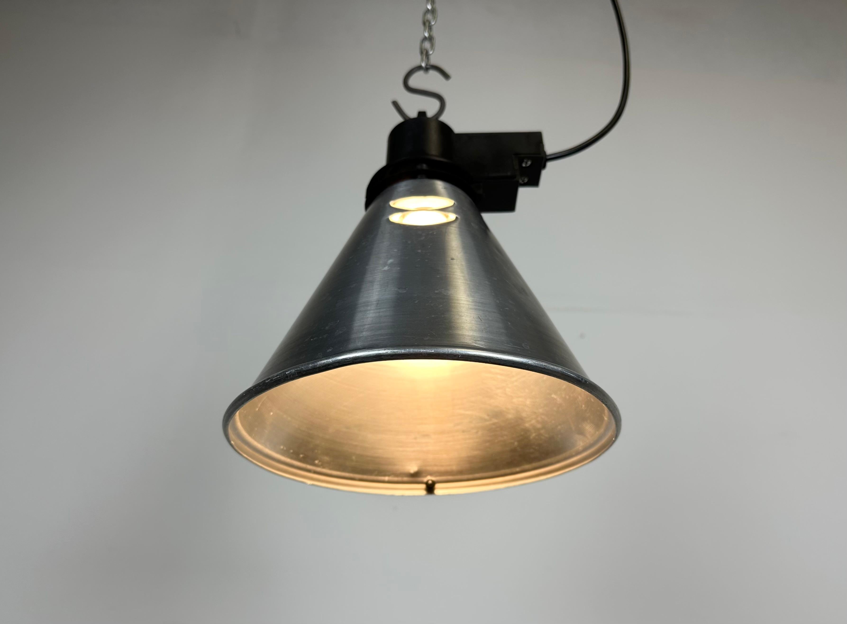 Small Industrial French Aluminium Pendant Lamp, 1960s For Sale 6