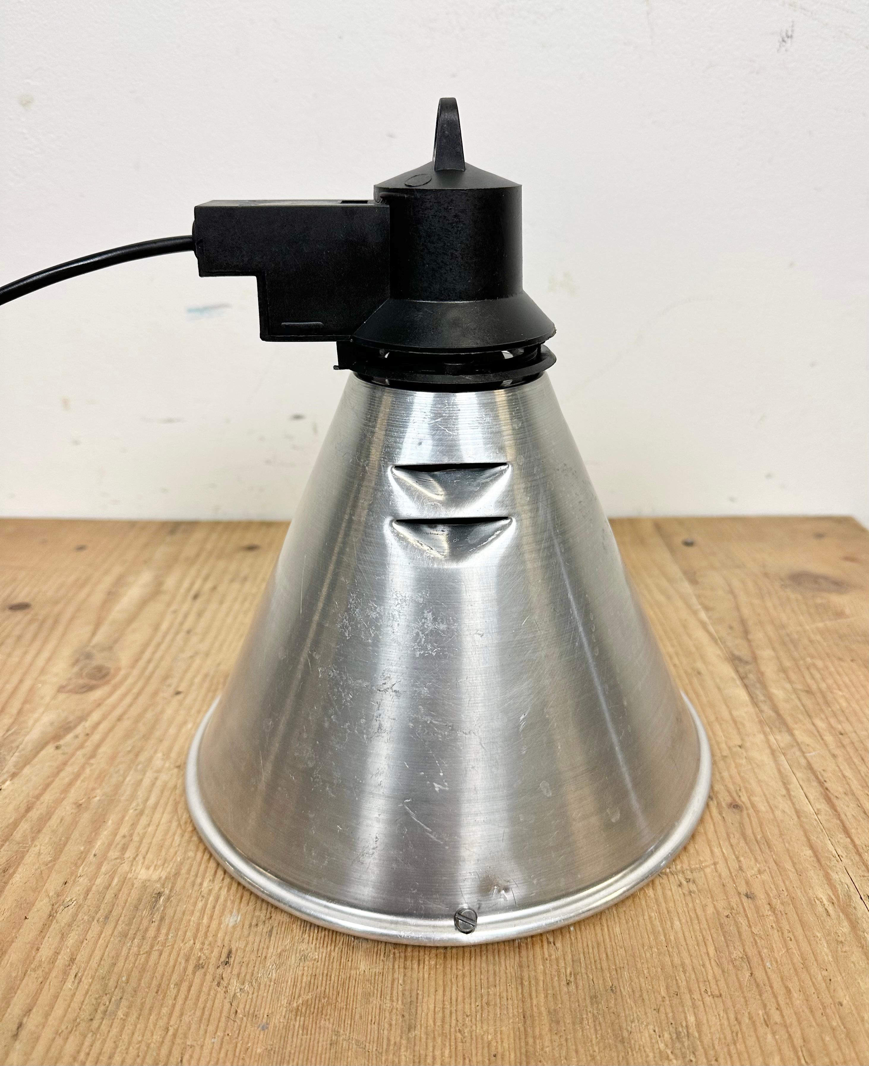 Small Industrial French Aluminium Pendant Lamp, 1960s For Sale 7