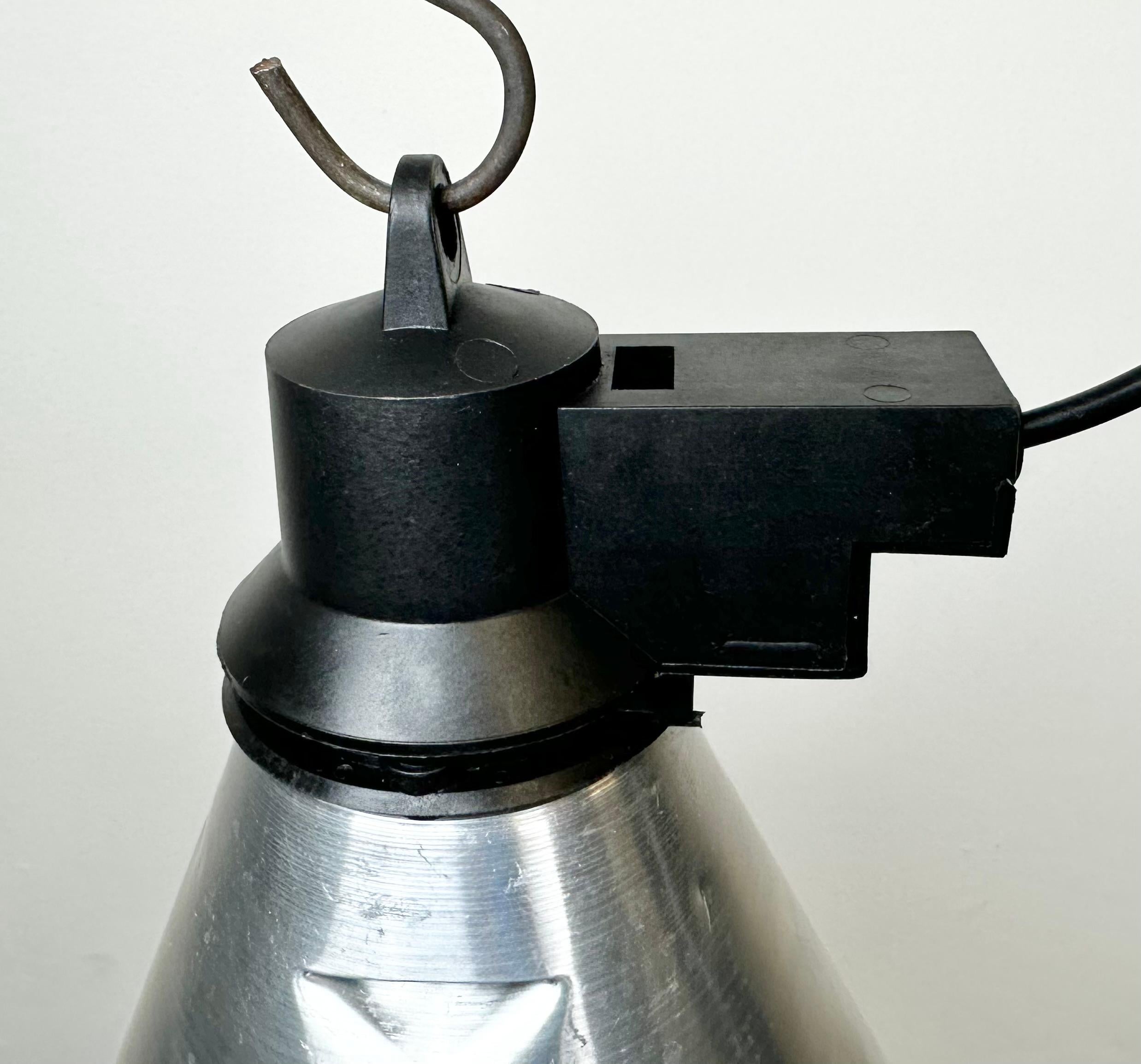 Small Industrial French Aluminium Pendant Lamp, 1960s For Sale 1