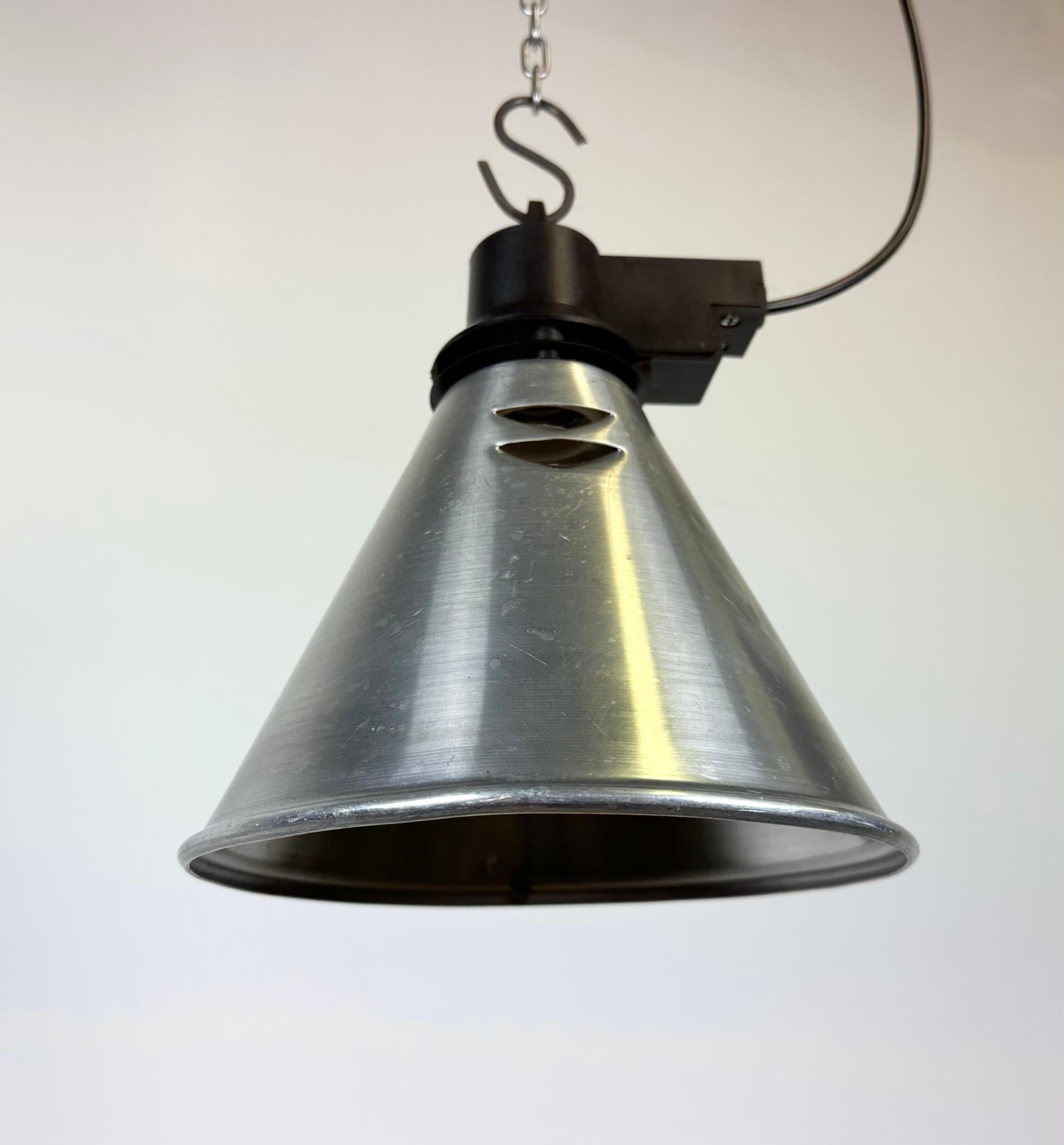 Small Industrial French Aluminium Pendant Lamp, 1960s For Sale 3
