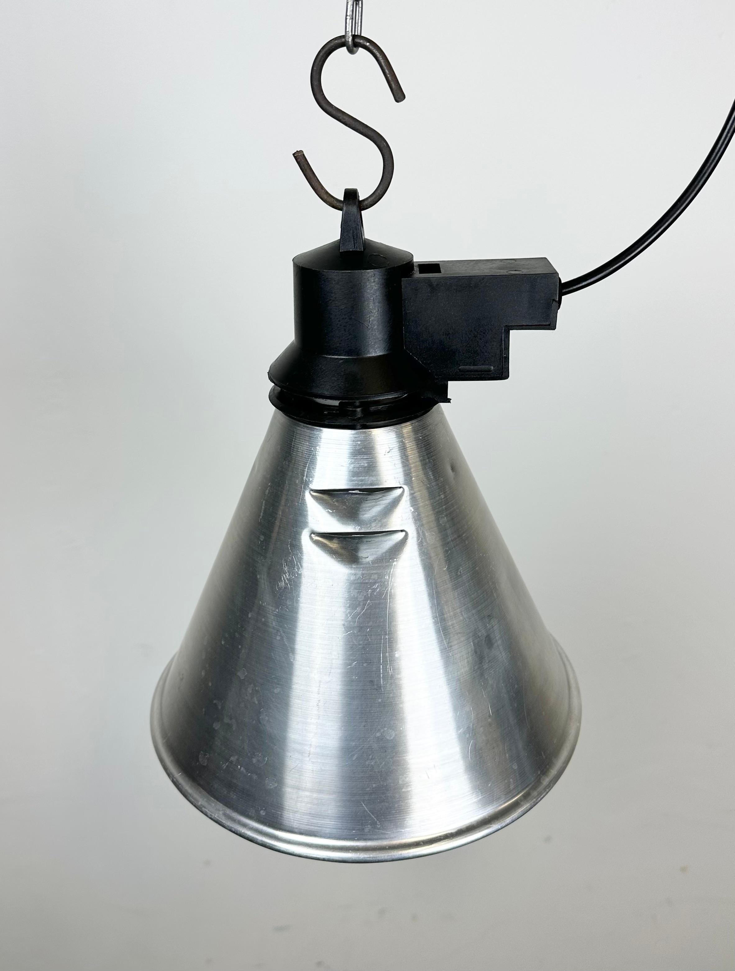 Small Industrial French Aluminium Pendant Lamp, 1960s For Sale 4