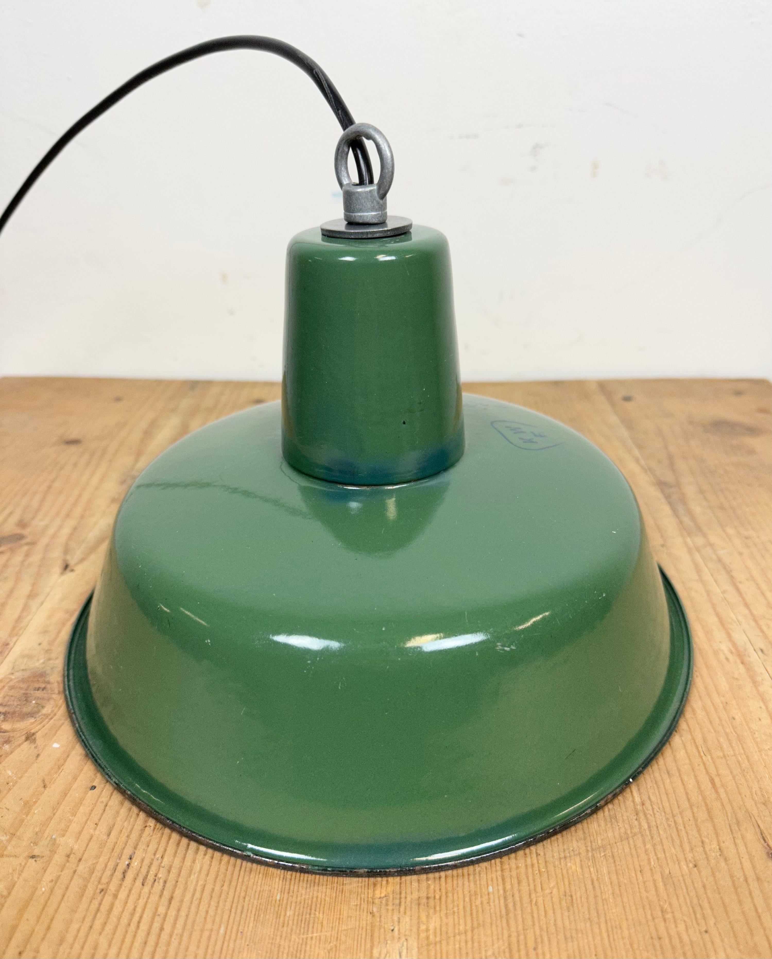 Industrial Green Enamel Pendant Lamp, 1960s For Sale 10