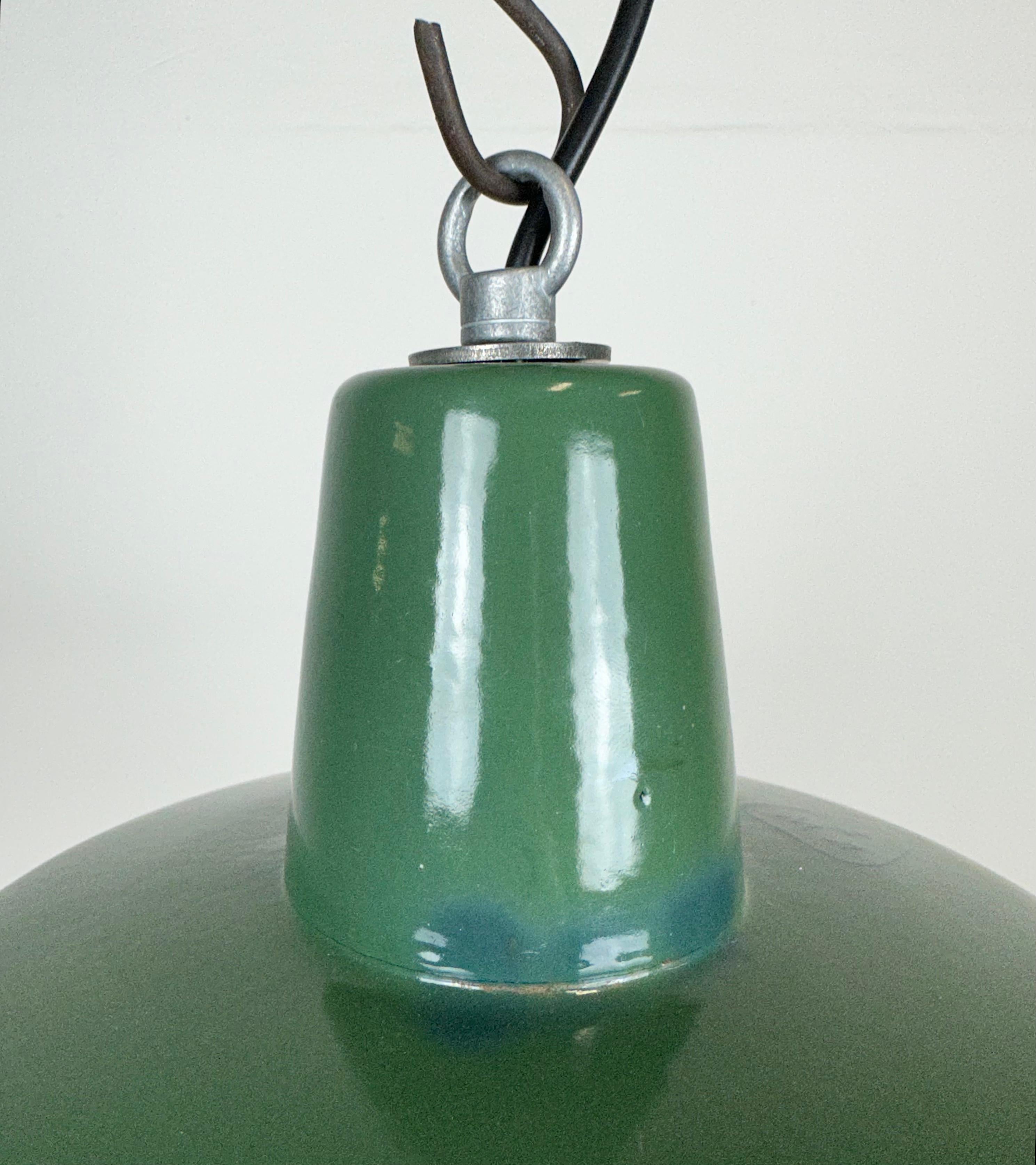 Industrial Green Enamel Pendant Lamp, 1960s In Good Condition For Sale In Kojetice, CZ