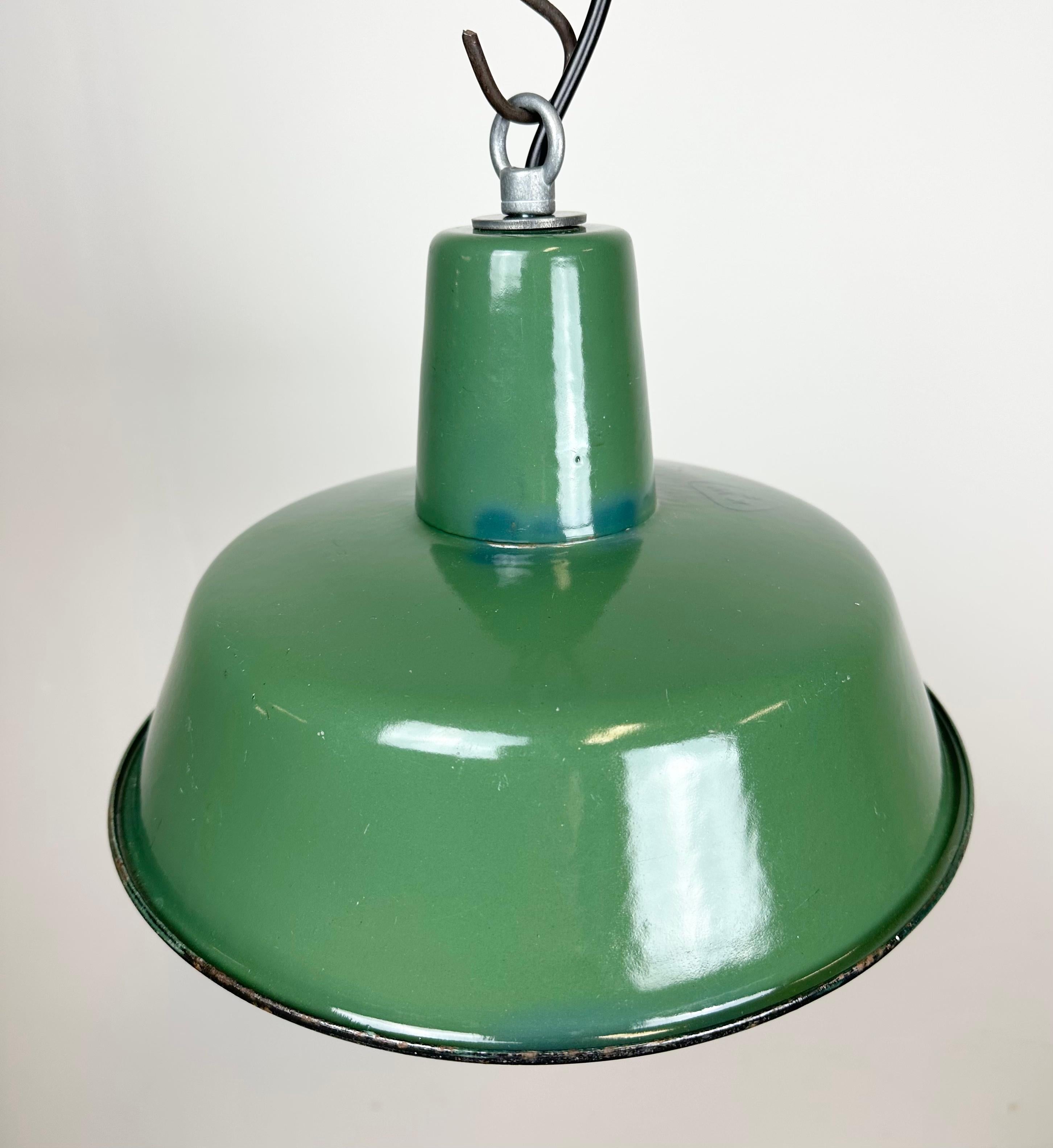 Industrial Green Enamel Pendant Lamp, 1960s For Sale 1