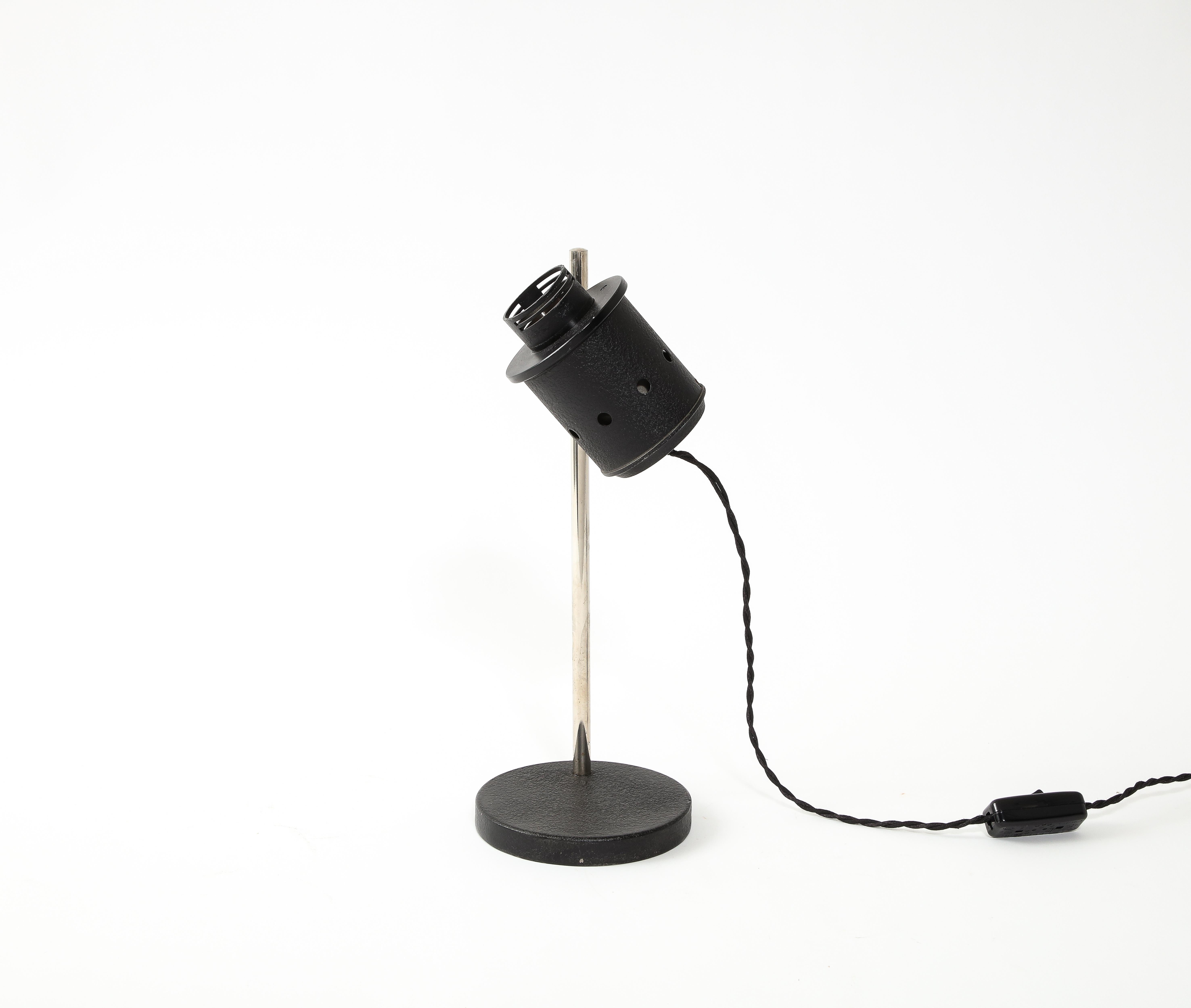 Small Industrial Table Lamp, USA 1960's In Good Condition For Sale In New York, NY