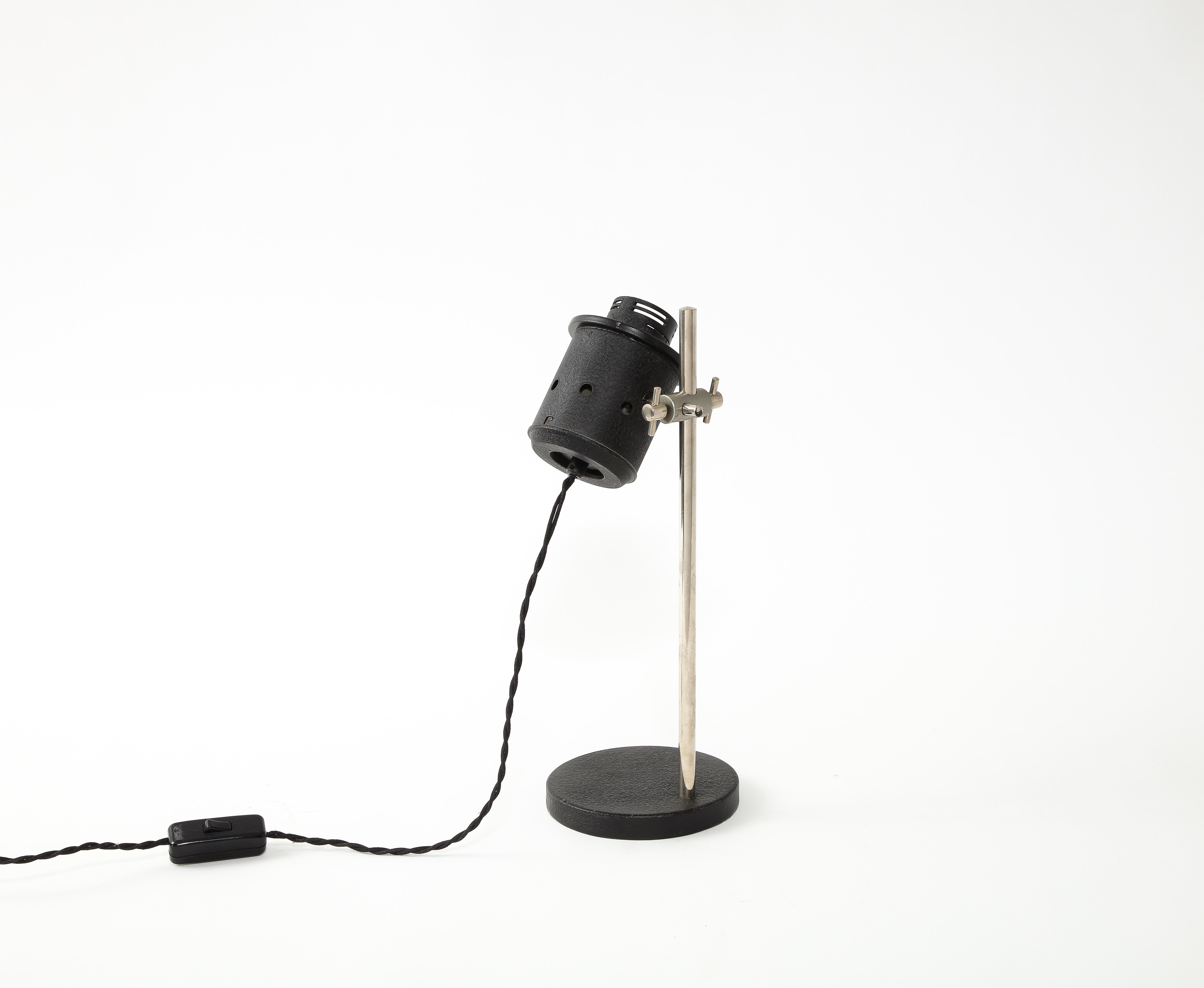 Small Industrial Table Lamp, USA 1960's For Sale 2