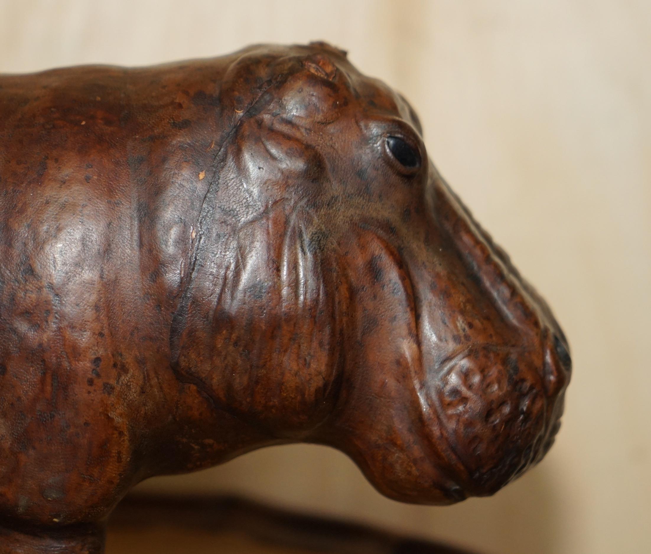 Petit pouf en cuir d'hippopotame pour bébé Liberty of London Brown en vente 3
