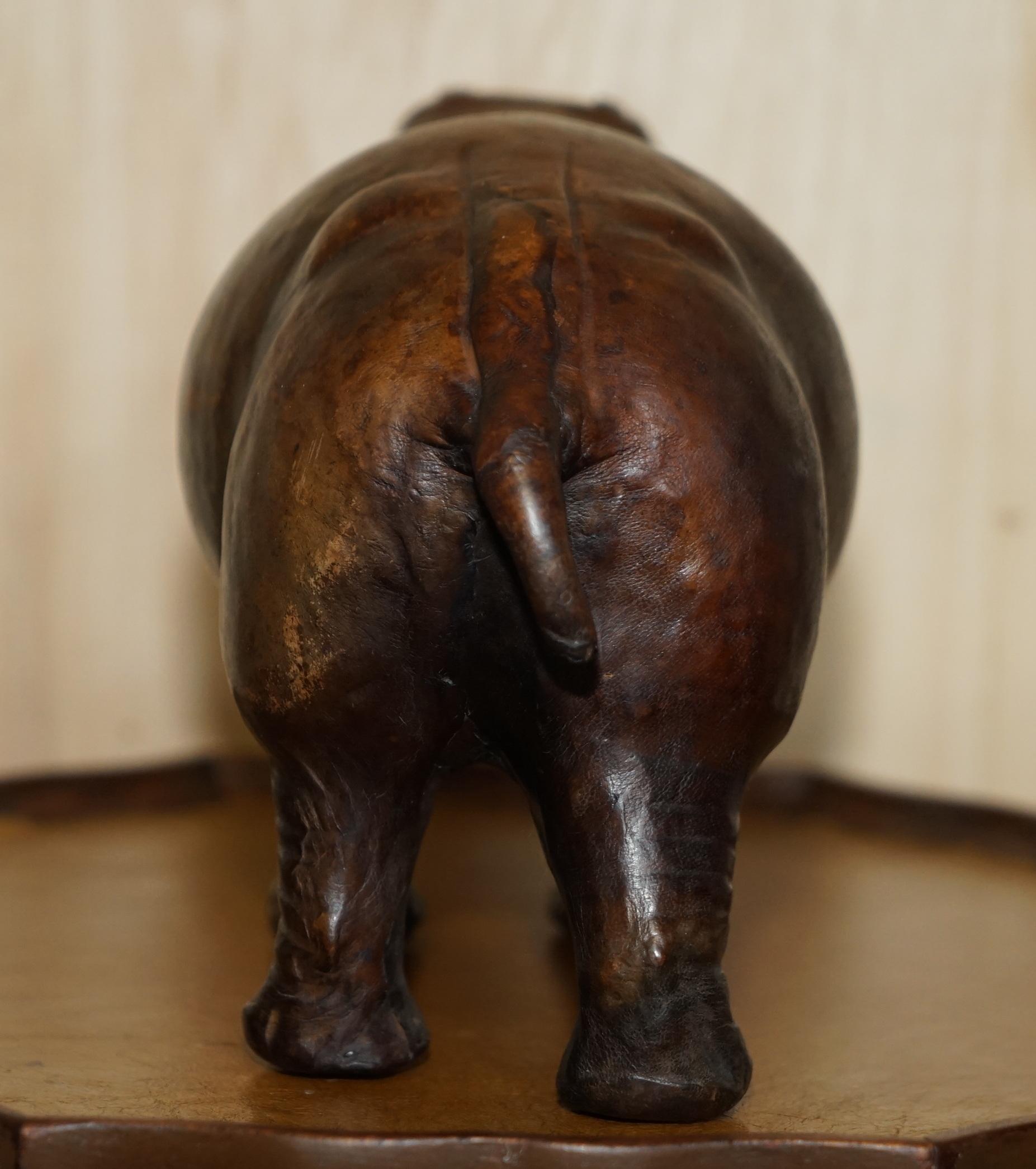 Petit pouf en cuir d'hippopotame pour bébé Liberty of London Brown en vente 6