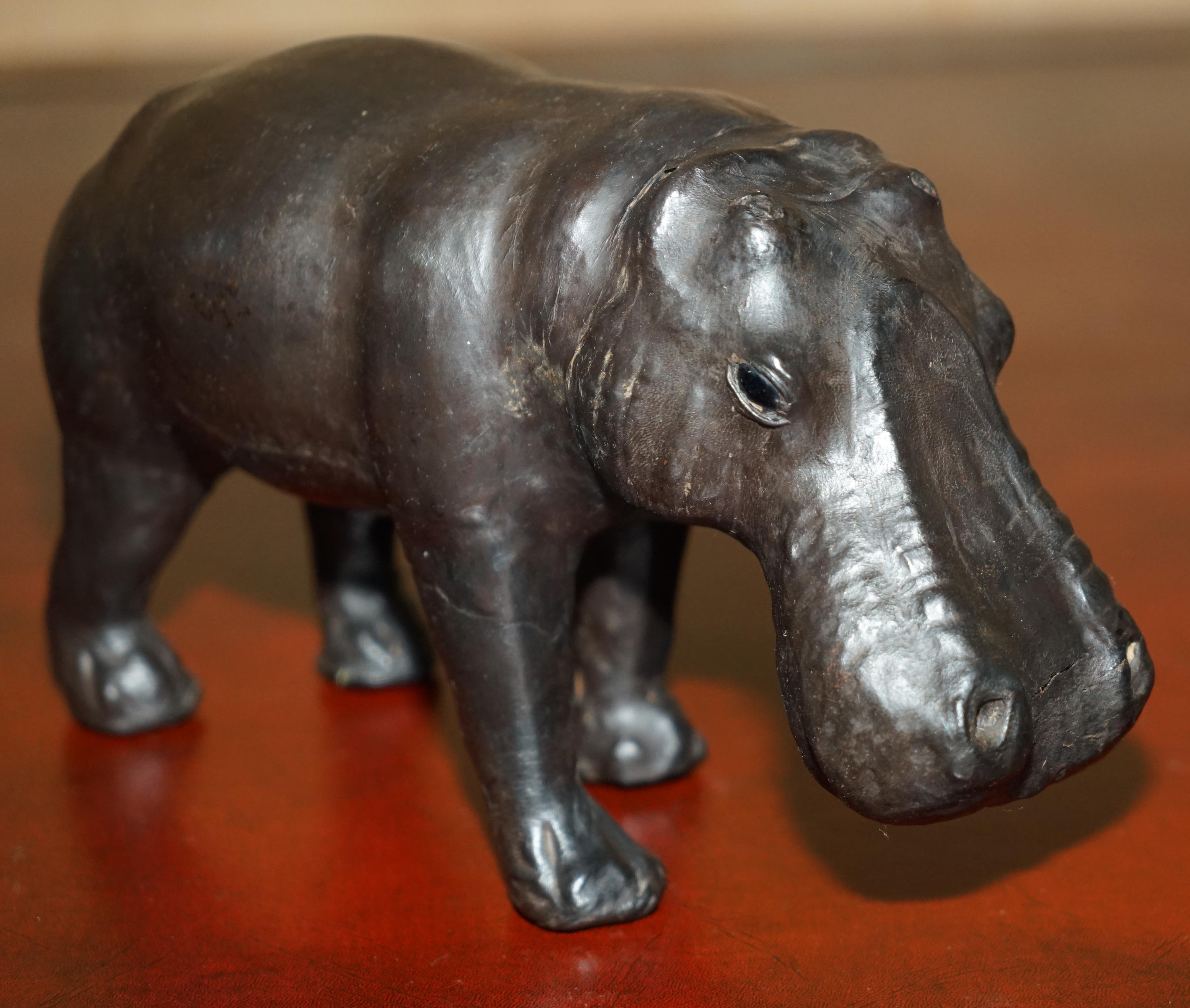PANTALLA INFANTIL PEQUEÑA LIBERTY'S LONDON OMERSA DE CUERO MARRON HIPPOPOTAMUS Art Decó en venta