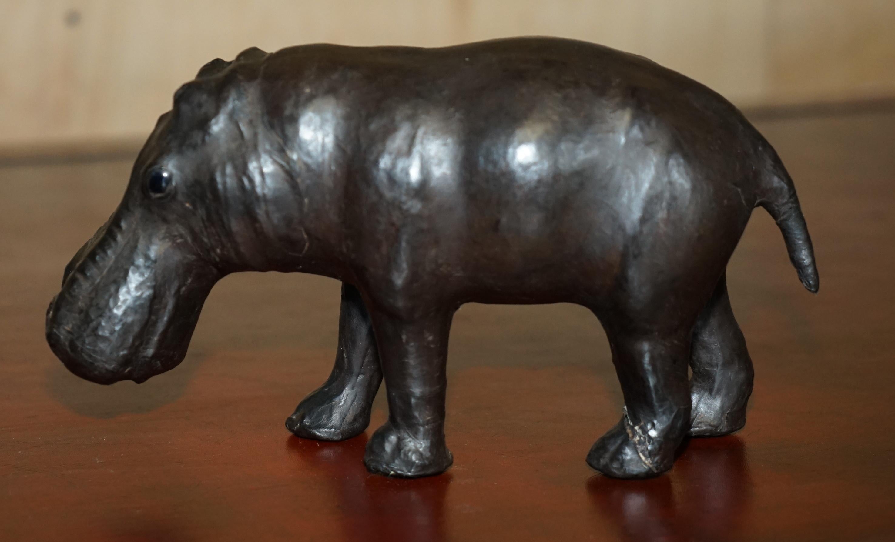 PANTALLA INFANTIL PEQUEÑA LIBERTY'S LONDON OMERSA DE CUERO MARRON HIPPOPOTAMUS Hecho a mano en venta