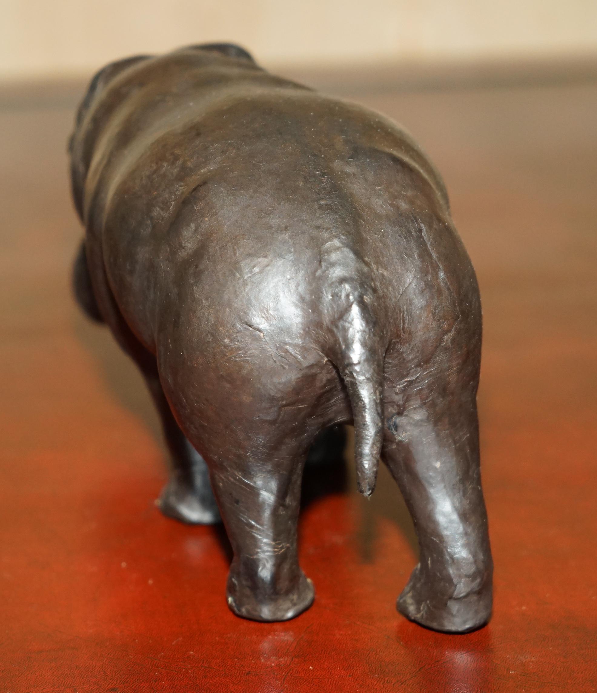 PANTALLA INFANTIL PEQUEÑA LIBERTY'S LONDON OMERSA DE CUERO MARRON HIPPOPOTAMUS en venta 1