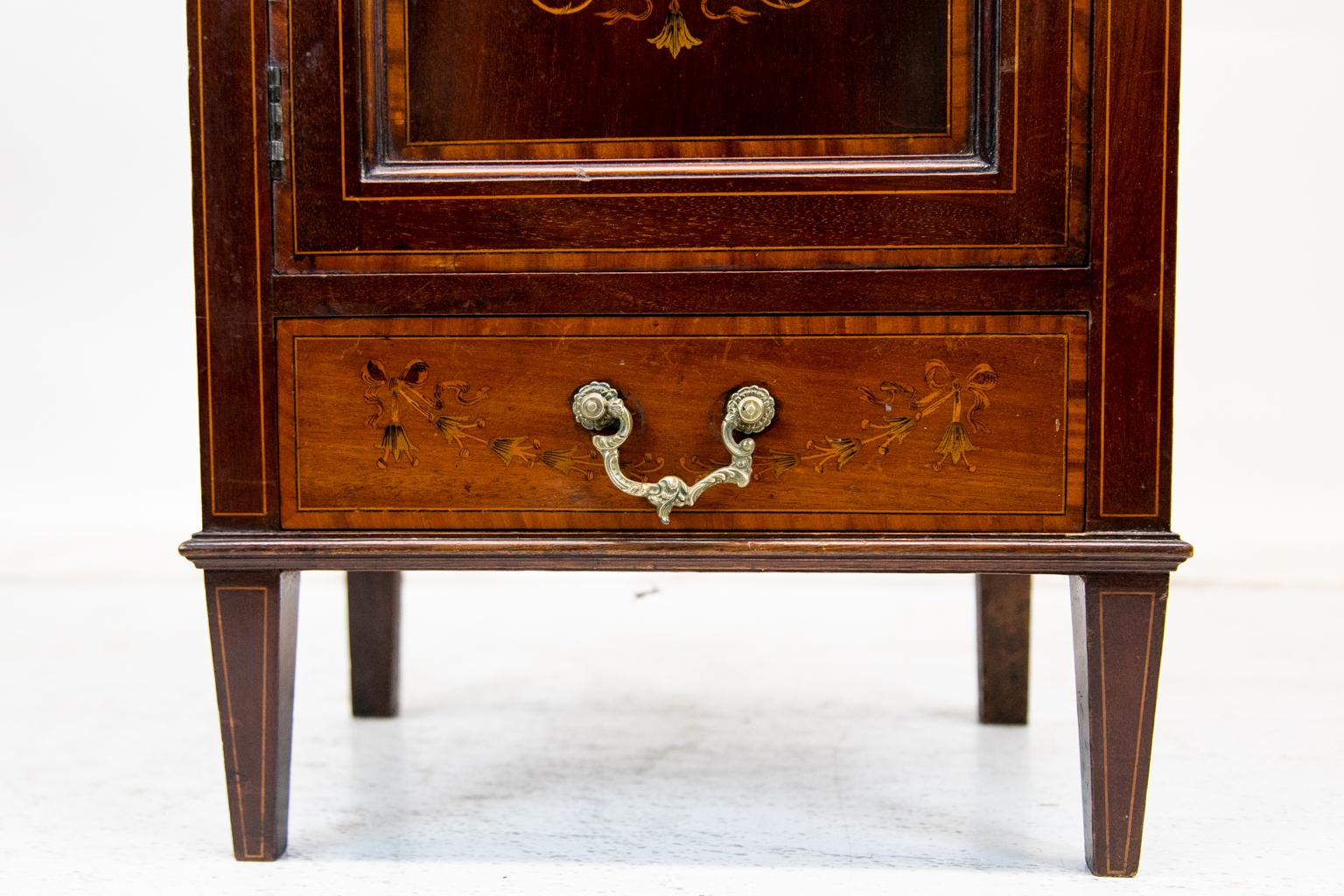 Early 20th Century Small inlaid Mahogany Cabinet For Sale