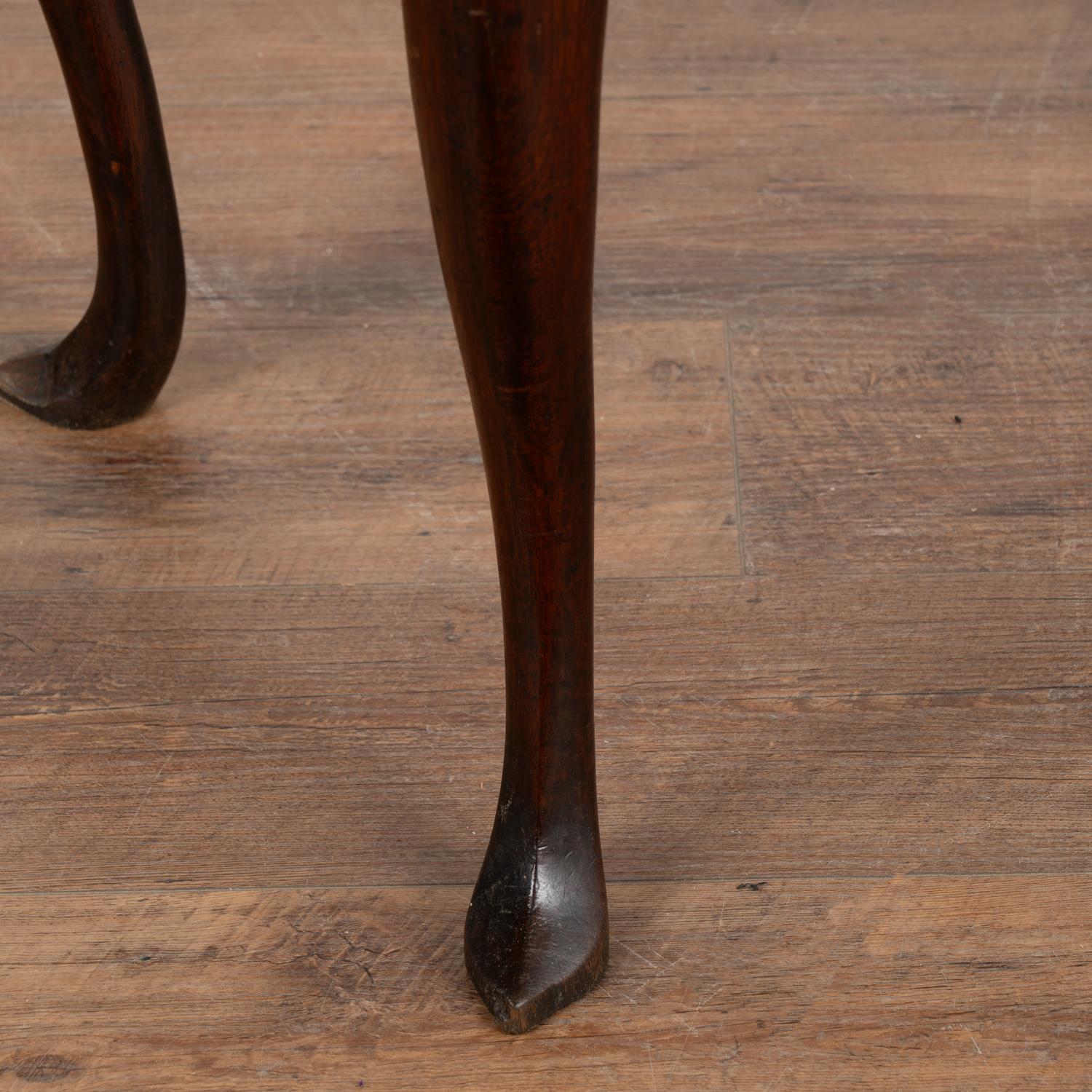 Petite table d'appoint en chêne marqueté avec pieds en cabriolet et un seul tiroir, Danemark 1750-70 en vente 6