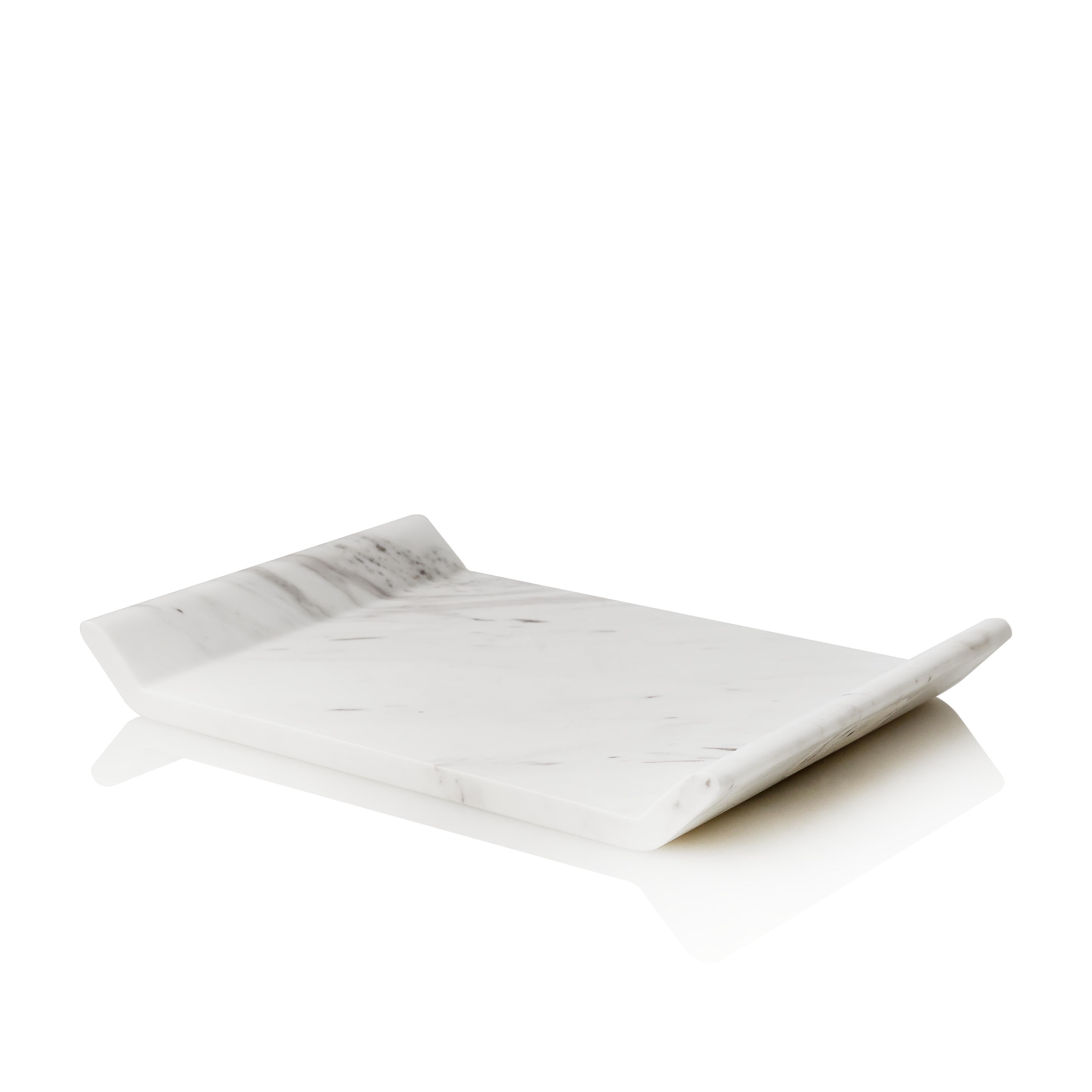 Plato pequeño de mármol Io de on.entropy en marrón, verde o W Accesorio de escritorio moderno Griego en venta