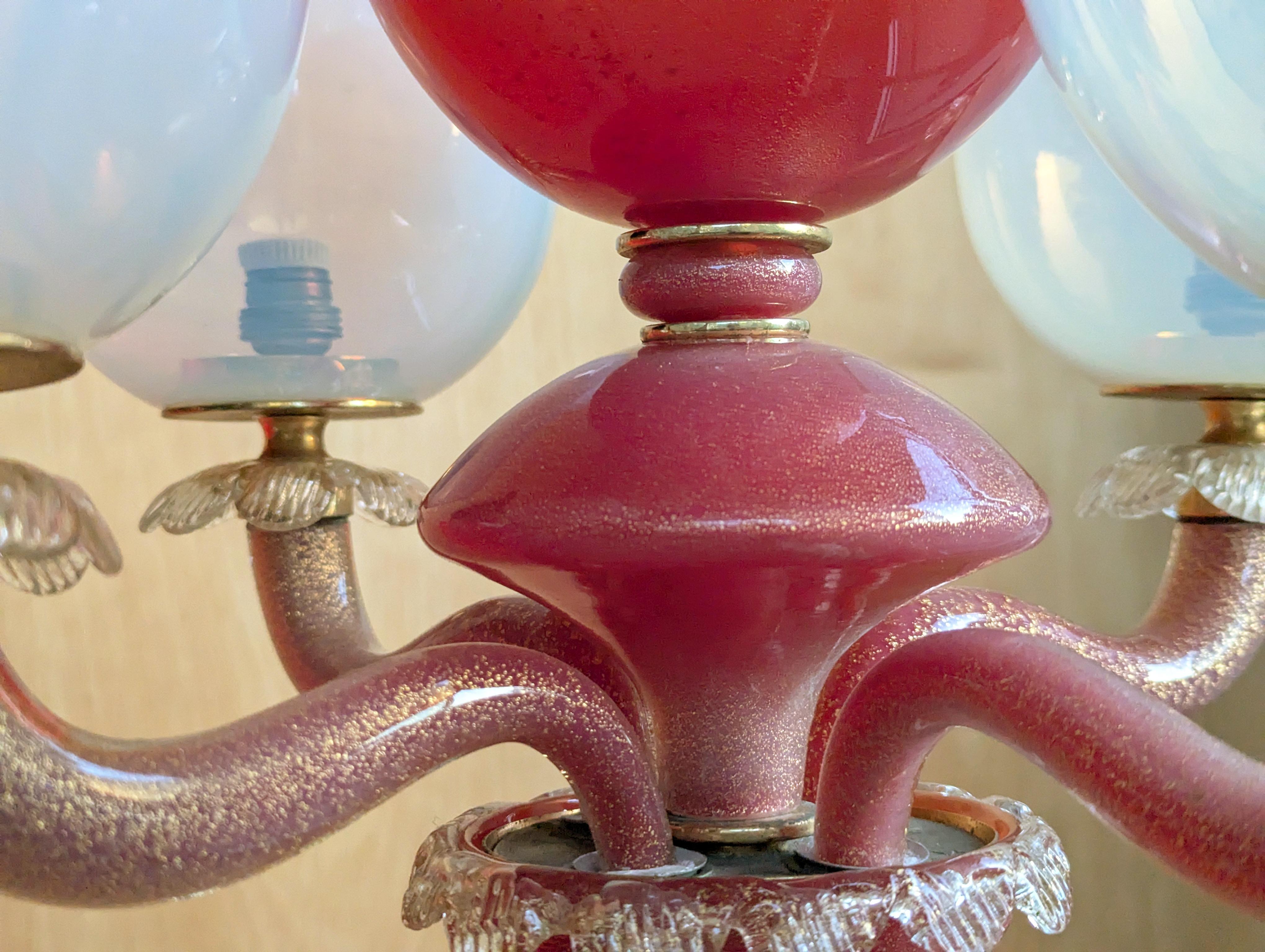 Mid-Century moderno Piccolo lampadario a 4 luci in vetro di Murano iridescente e cremisi di Seguso, anni 1940-50 in vendita