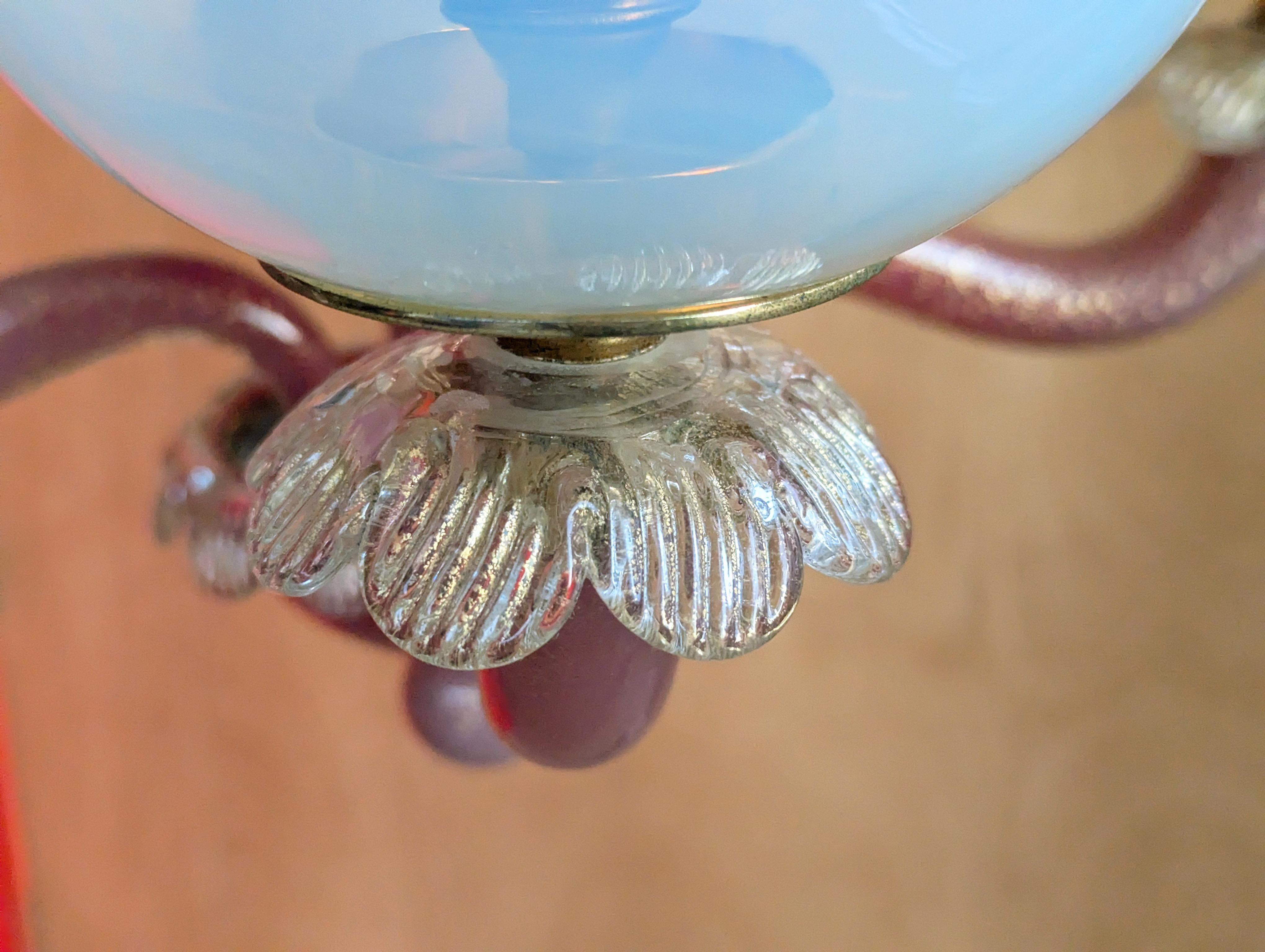 Metallo Piccolo lampadario a 4 luci in vetro di Murano iridescente e cremisi di Seguso, anni 1940-50 in vendita