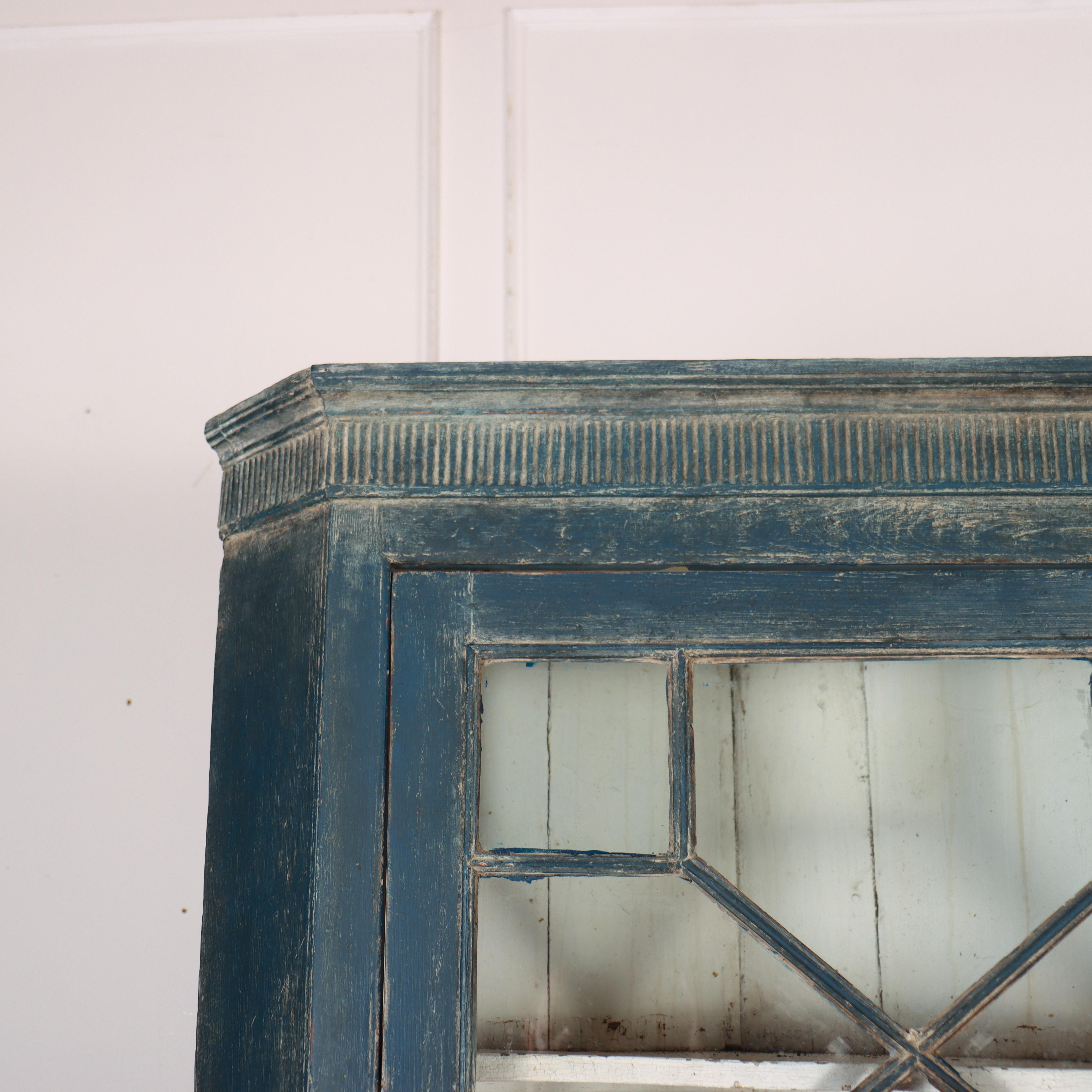 Kleiner zweitüriger irischer Kiefer-Eckschrank aus dem 18. Jahrhundert mit einer verglasten Astragel-Tür. 1780. 

Dieser Schrank passt in eine Ecke von 69 cm. 


Code: 9013

Abmessungen:
W: 38