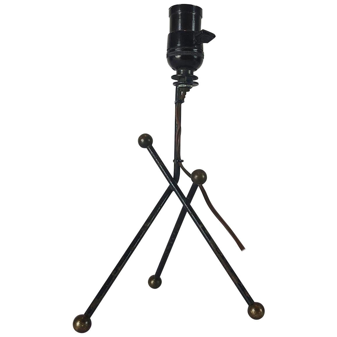 Lampe aus Eisen und Messing, Arturo Pani zugeschrieben im Angebot