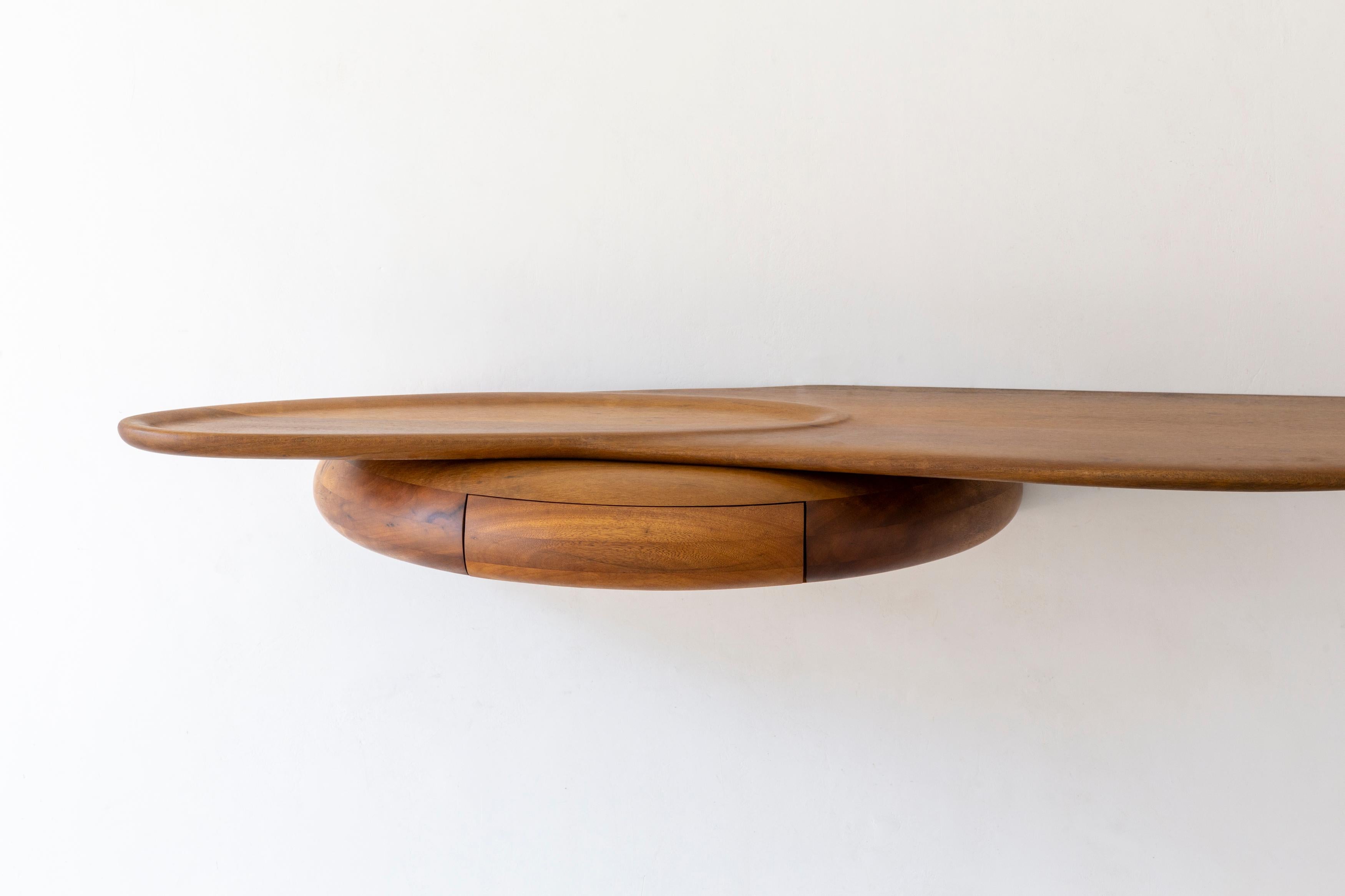 Brésilien Petite table console Ita d'Estudio Prosa en vente