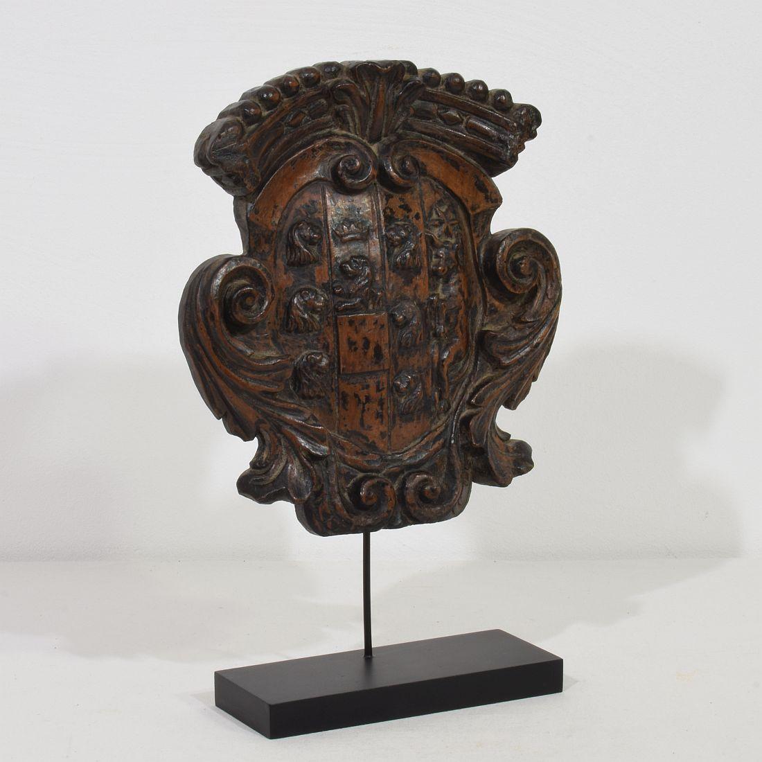 Hand-Carved Small Italian 17/18th Century Baroque Carved Wooden Coat of Arms For Sale