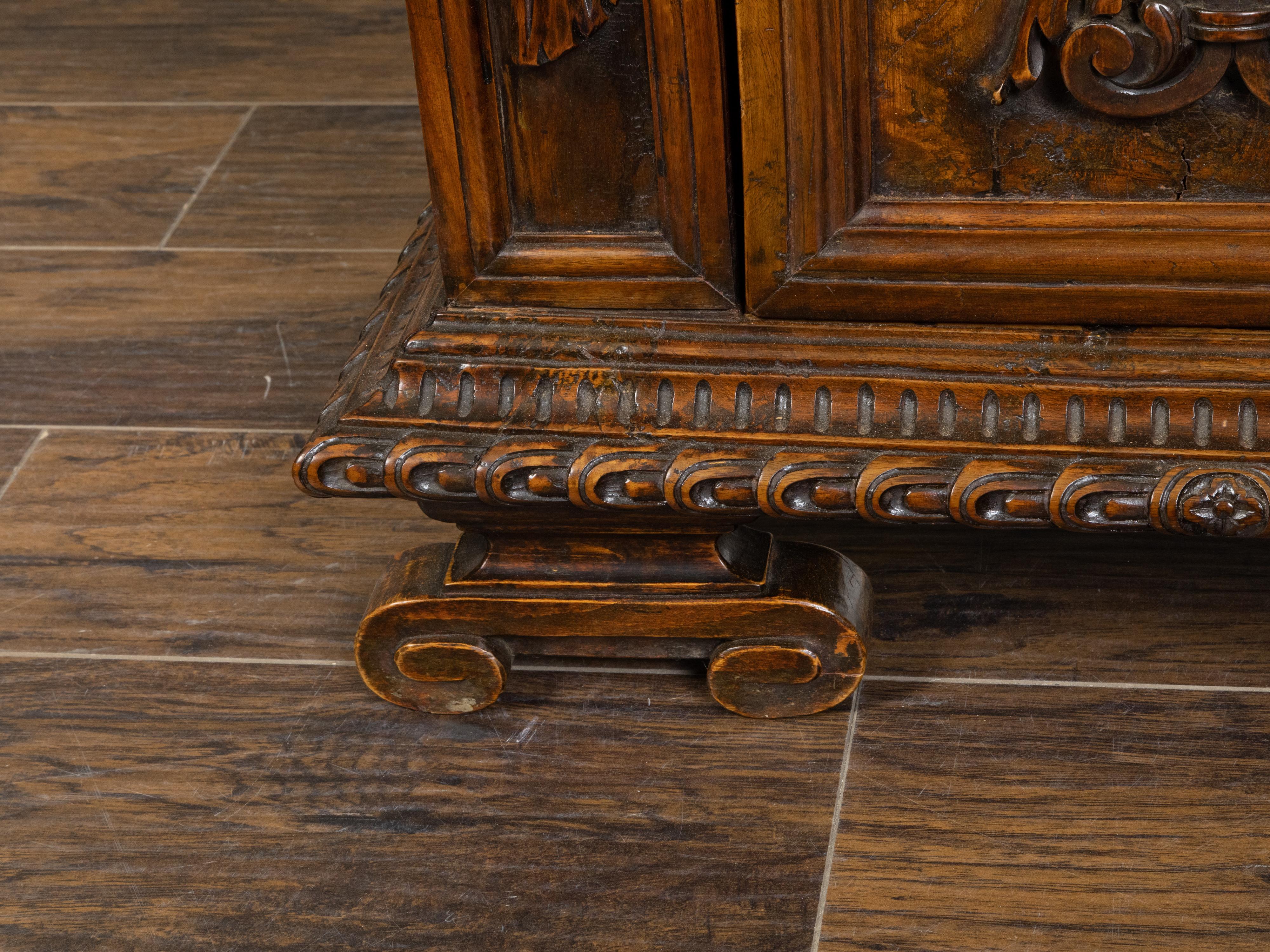 Small Italian 1800s Walnut Cabinet with Carved Urn, Foliage and Mascaron Décor For Sale 5