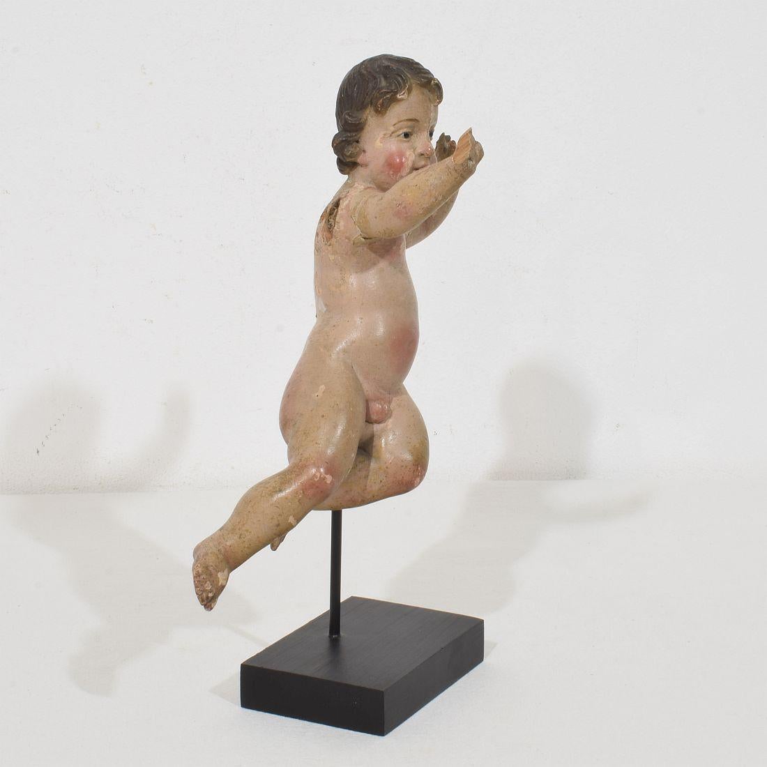 Intagliato a mano Small Italian 18th Century Carved Wooden Baroque Angel in vendita