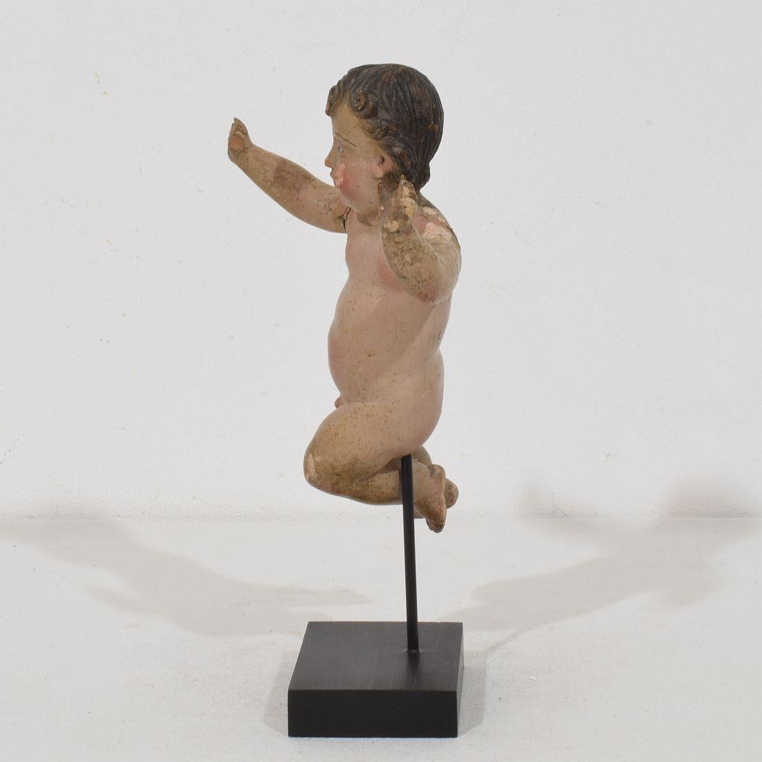 Vetro Small Italian 18th Century Carved Wooden Baroque Angel in vendita