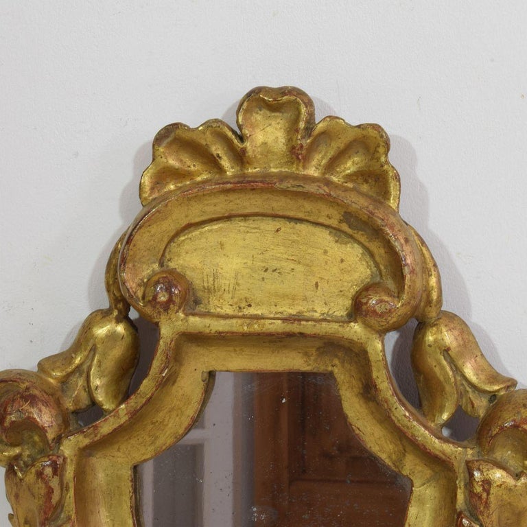 Small Italian 18th Century Giltwood Neoclassical Mirror In Good Condition For Sale In Amsterdam, NL