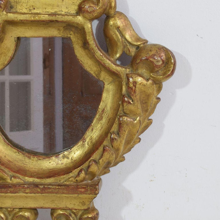 Small Italian 18th Century Giltwood Neoclassical Mirror For Sale 2