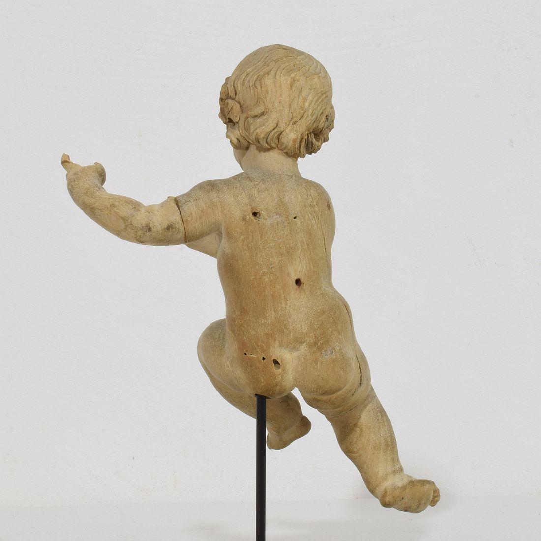 Pequeño ángel barroco italiano del siglo XVIII tallado a mano en madera en venta 2