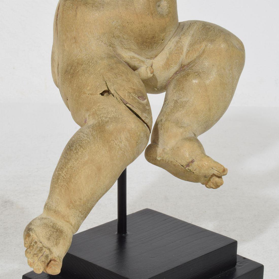 Pequeño ángel barroco italiano del siglo XVIII tallado a mano en madera en venta 6