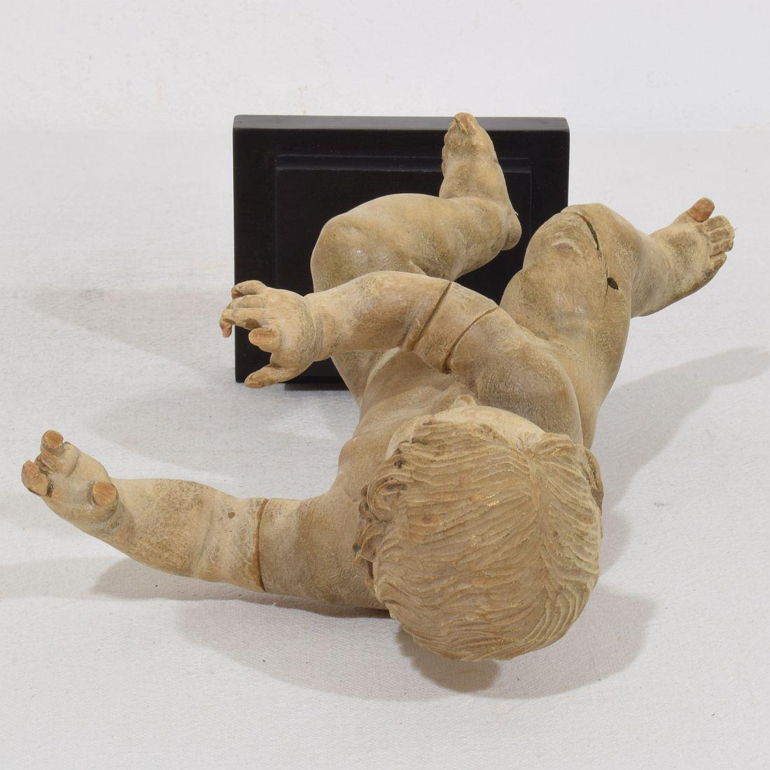 Pequeño ángel barroco italiano del siglo XVIII tallado a mano en madera en venta 11