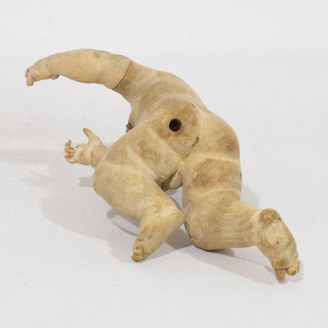Pequeño ángel barroco italiano del siglo XVIII tallado a mano en madera en venta 12