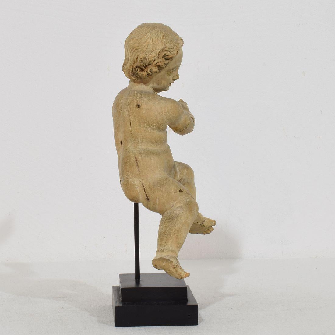 Pequeño ángel barroco italiano del siglo XVIII tallado a mano en madera Italiano en venta