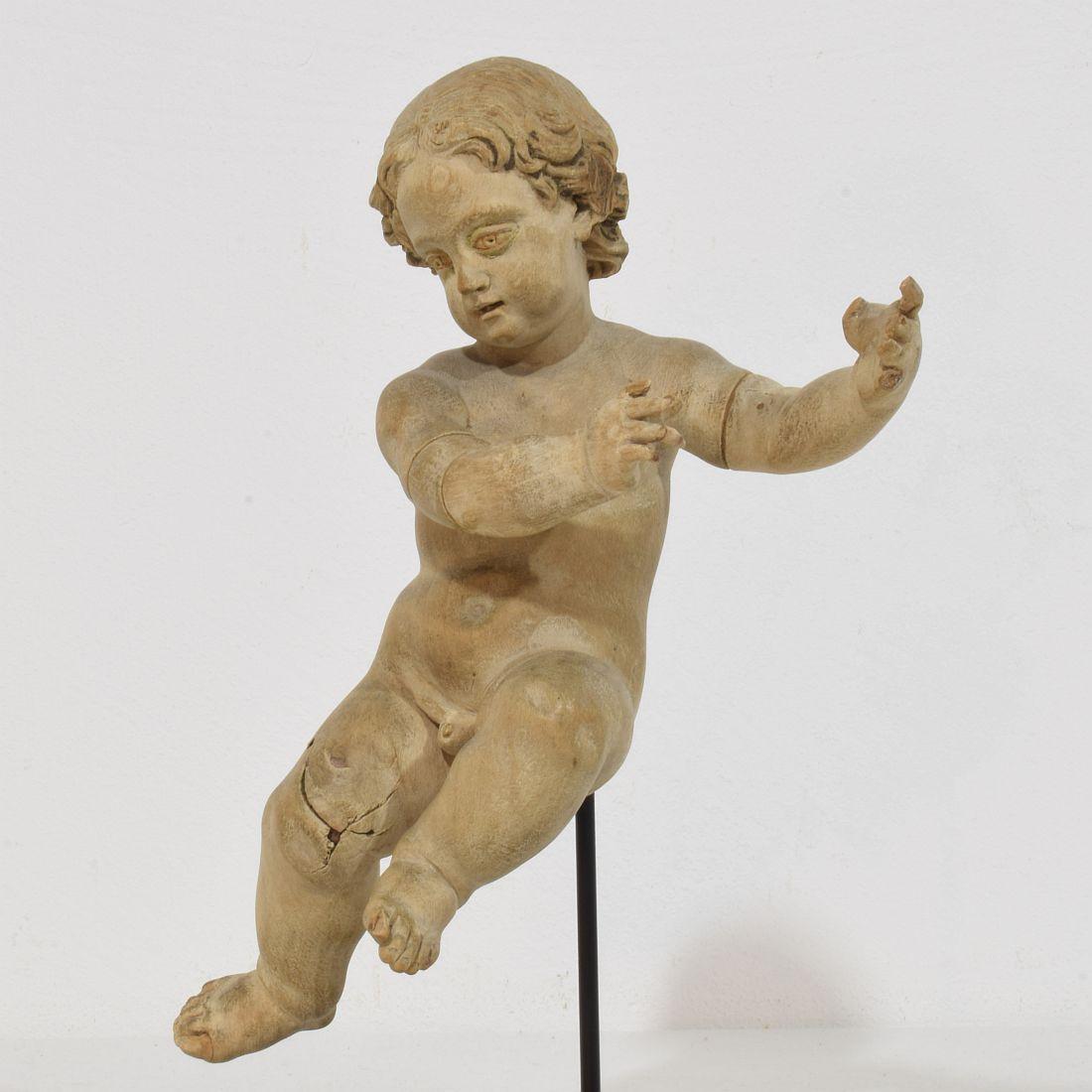 Pequeño ángel barroco italiano del siglo XVIII tallado a mano en madera Madera en venta