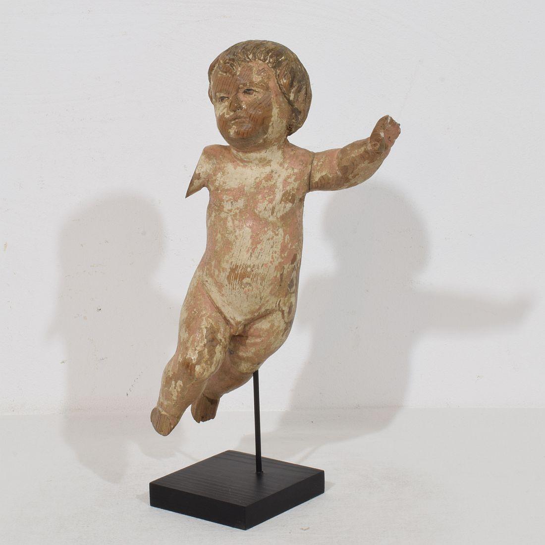 Beautiful small hand carved Baroque angel fragment. Unique period piece with traces of its old color .
Italy, circa 1750
Weathered. Several small losses. 

Measurement here below includes the wooden base.
H:33,5cm  W:16,5cm D:10cm 