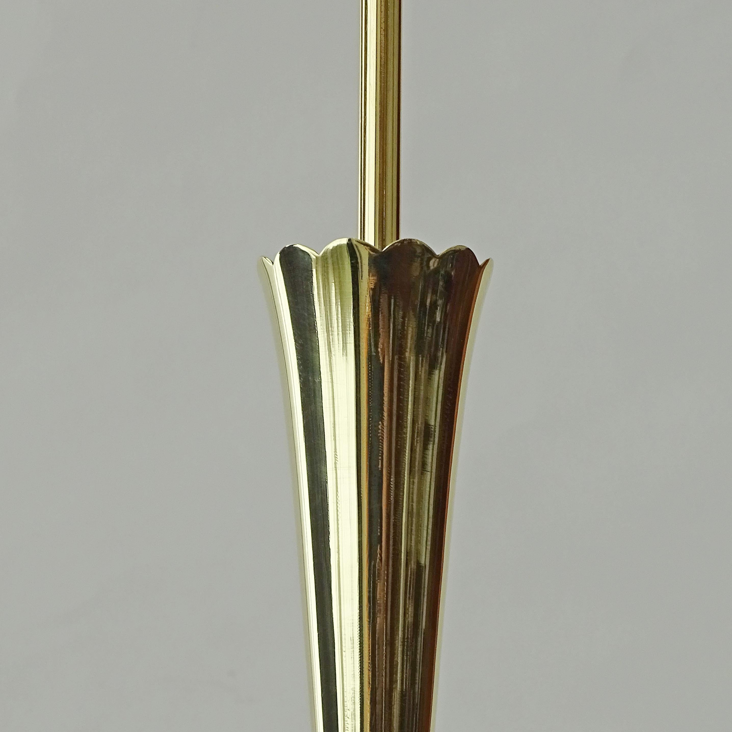 Mid-Century Modern Petit plafonnier à trois lumières en laiton Art déco italien des années 1930 en vente