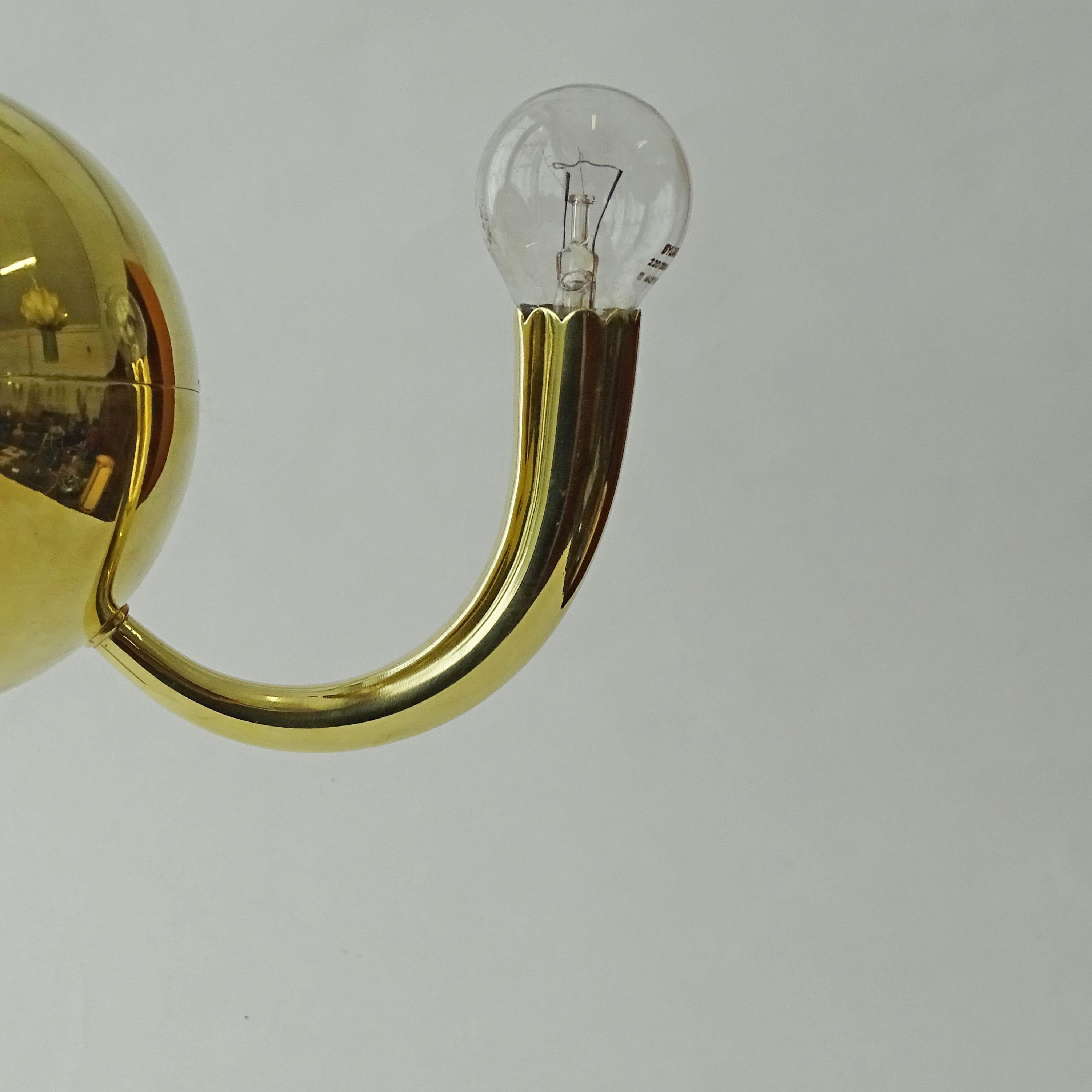 Milieu du XXe siècle Petit plafonnier à trois lumières en laiton Art déco italien des années 1930 en vente
