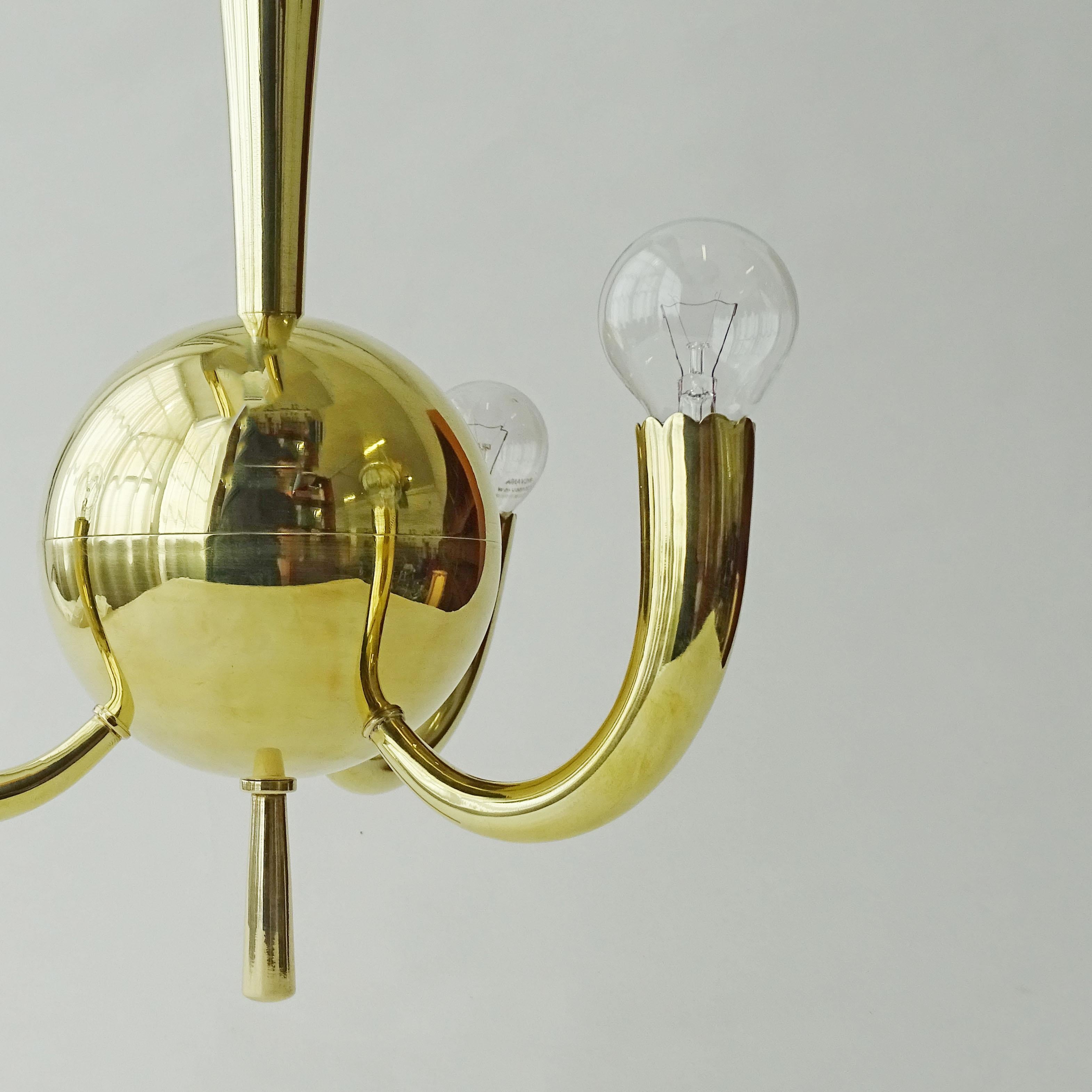 Laiton Petit plafonnier à trois lumières en laiton Art déco italien des années 1930 en vente