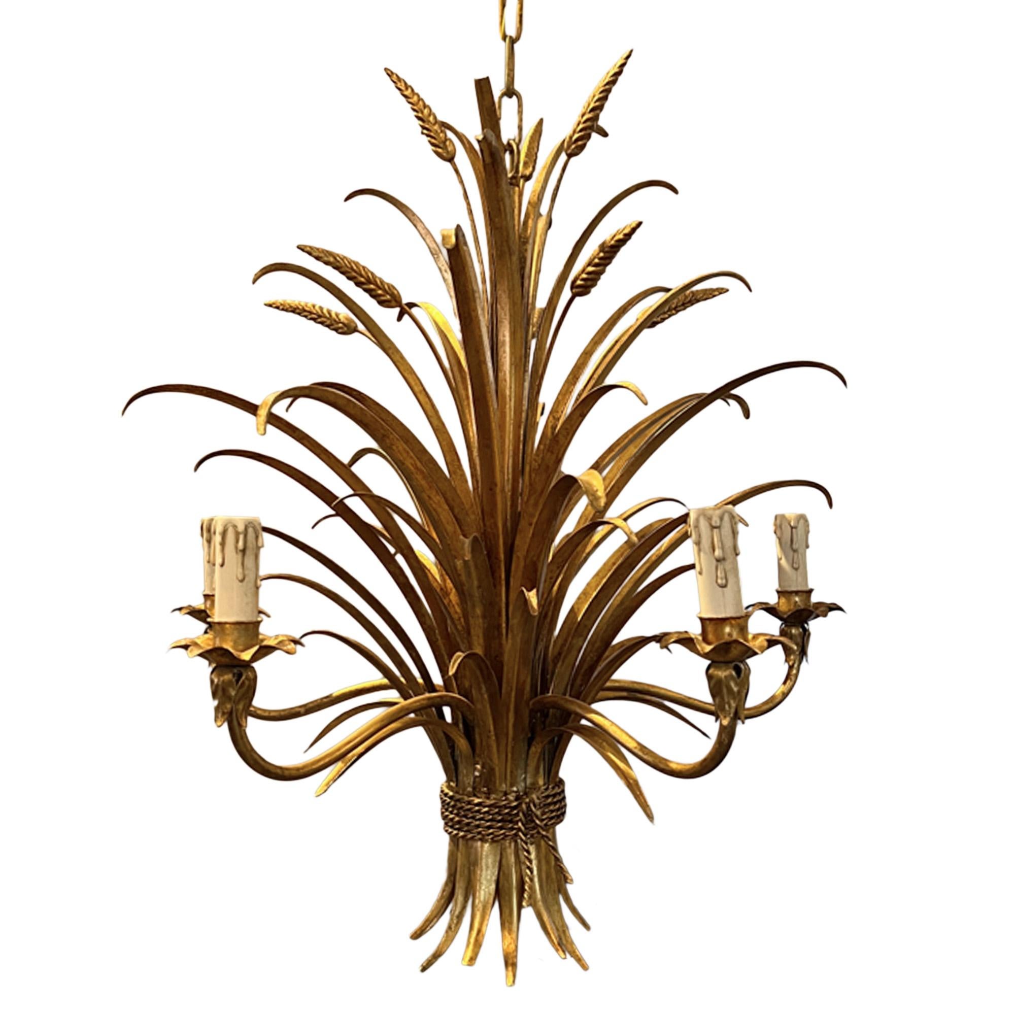 This small wheatsheaf chandelier was made in Italy in the 1970s. It has five arms, crafted from gilt metal, the leaves, ears of corn and rope tie are so detailed. Please see close up pictures.

Photographed with 'drip' candles - can be replaced