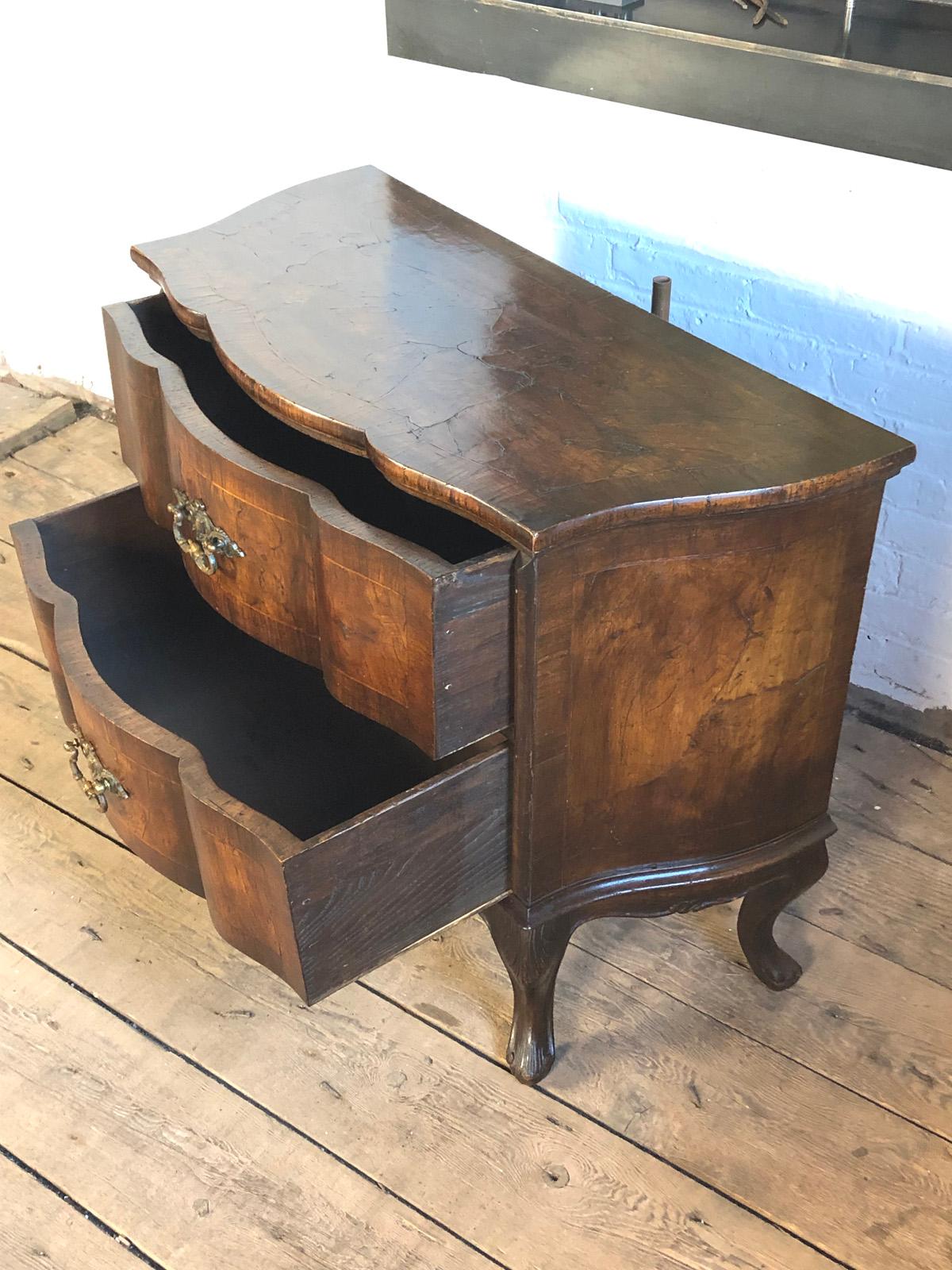 Small Italian 19th century Rococo Style Commode in vendita 2