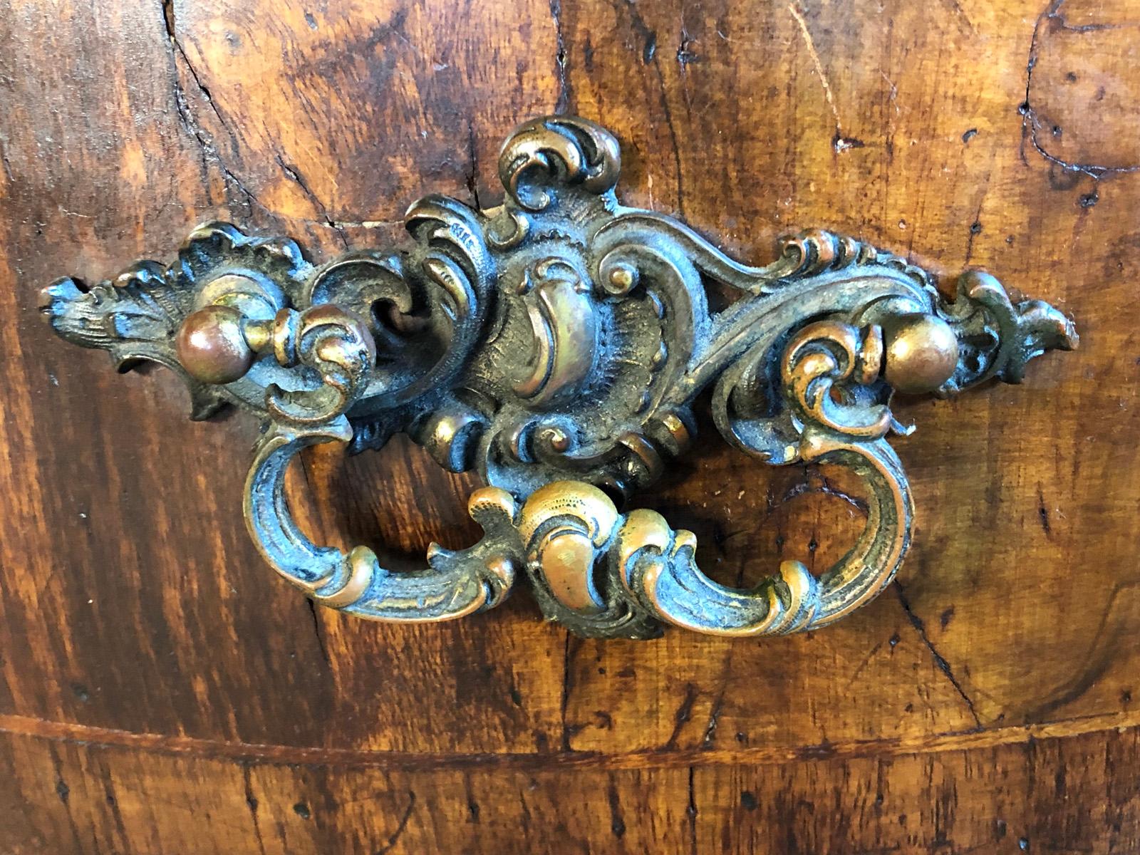 Small Italian 19th century Rococo Style Commode in vendita 4