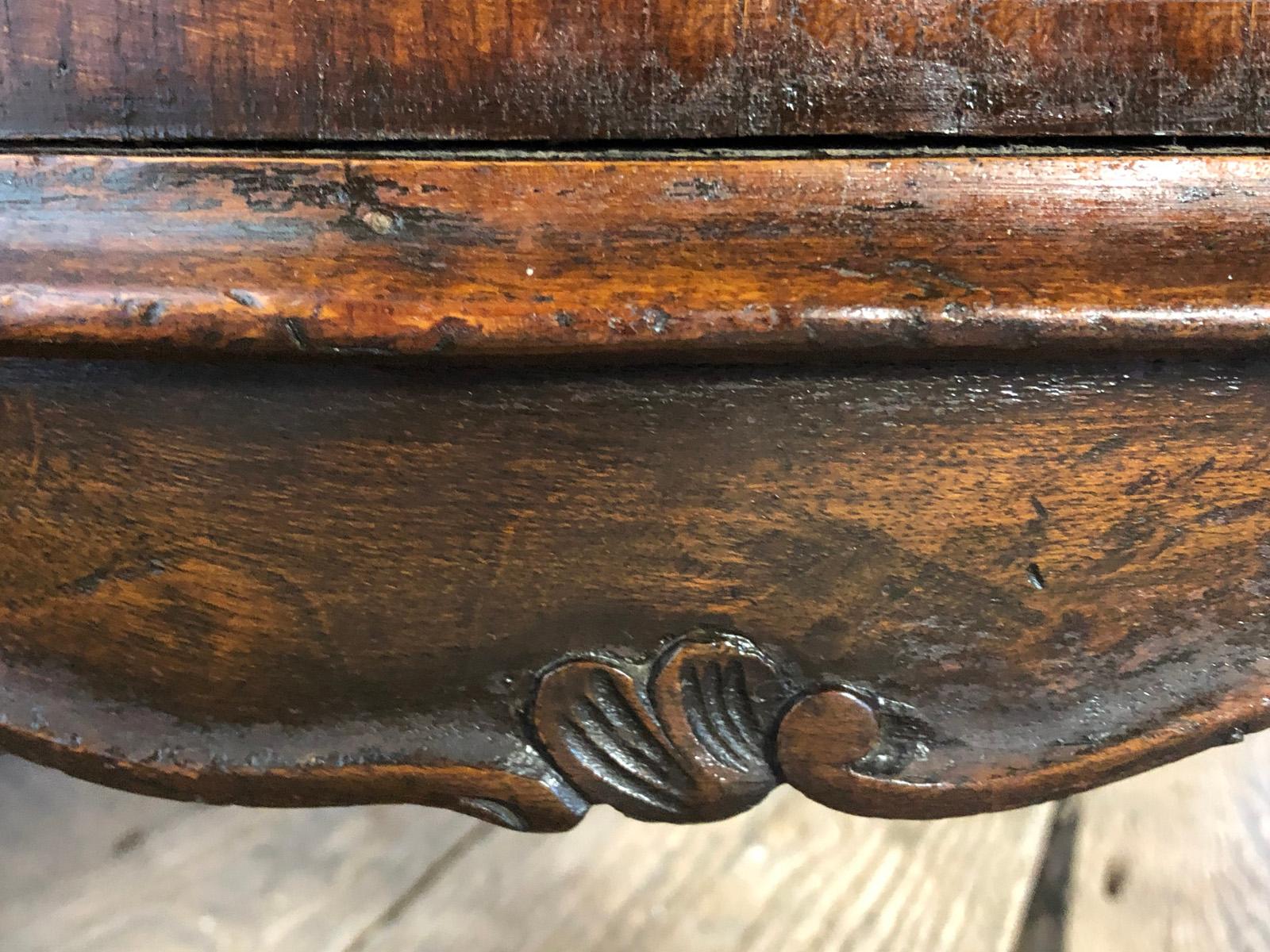 Small Italian 19th century Rococo Style Commode in vendita 5