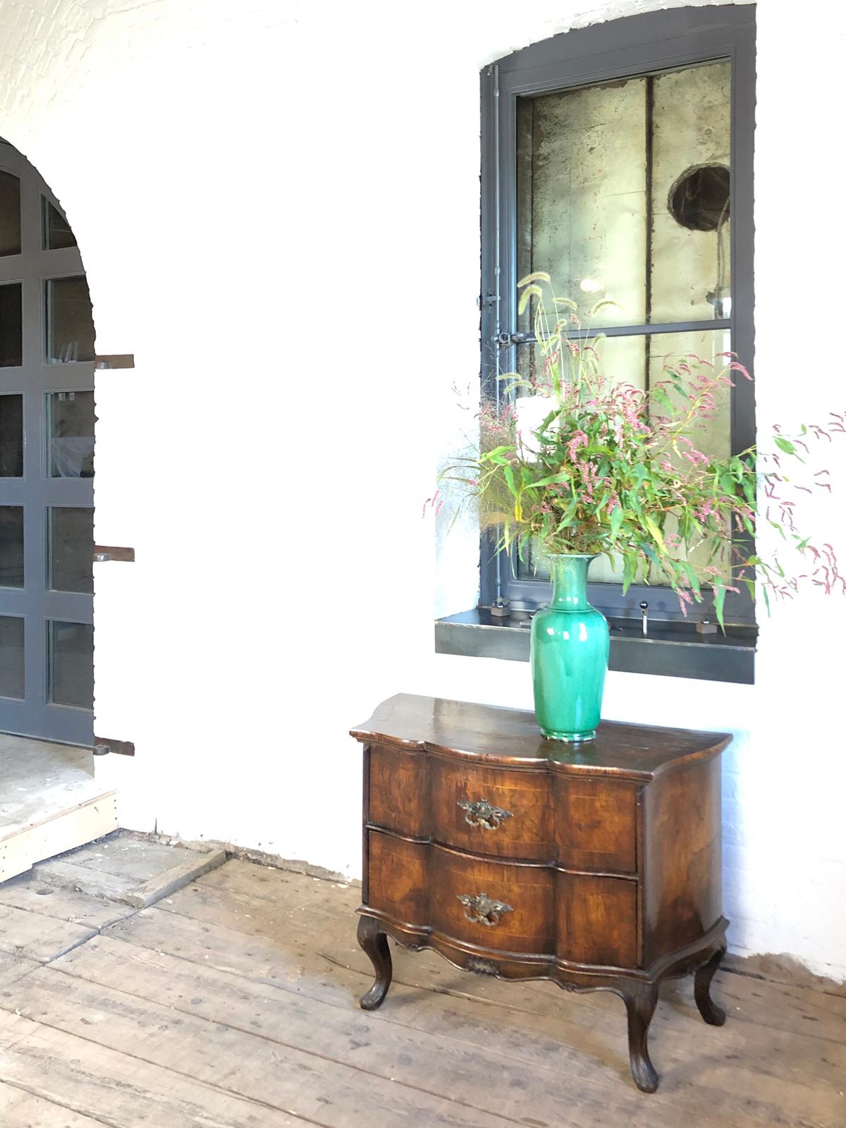 Fino al XVIII secolo Small Italian 19th century Rococo Style Commode in vendita