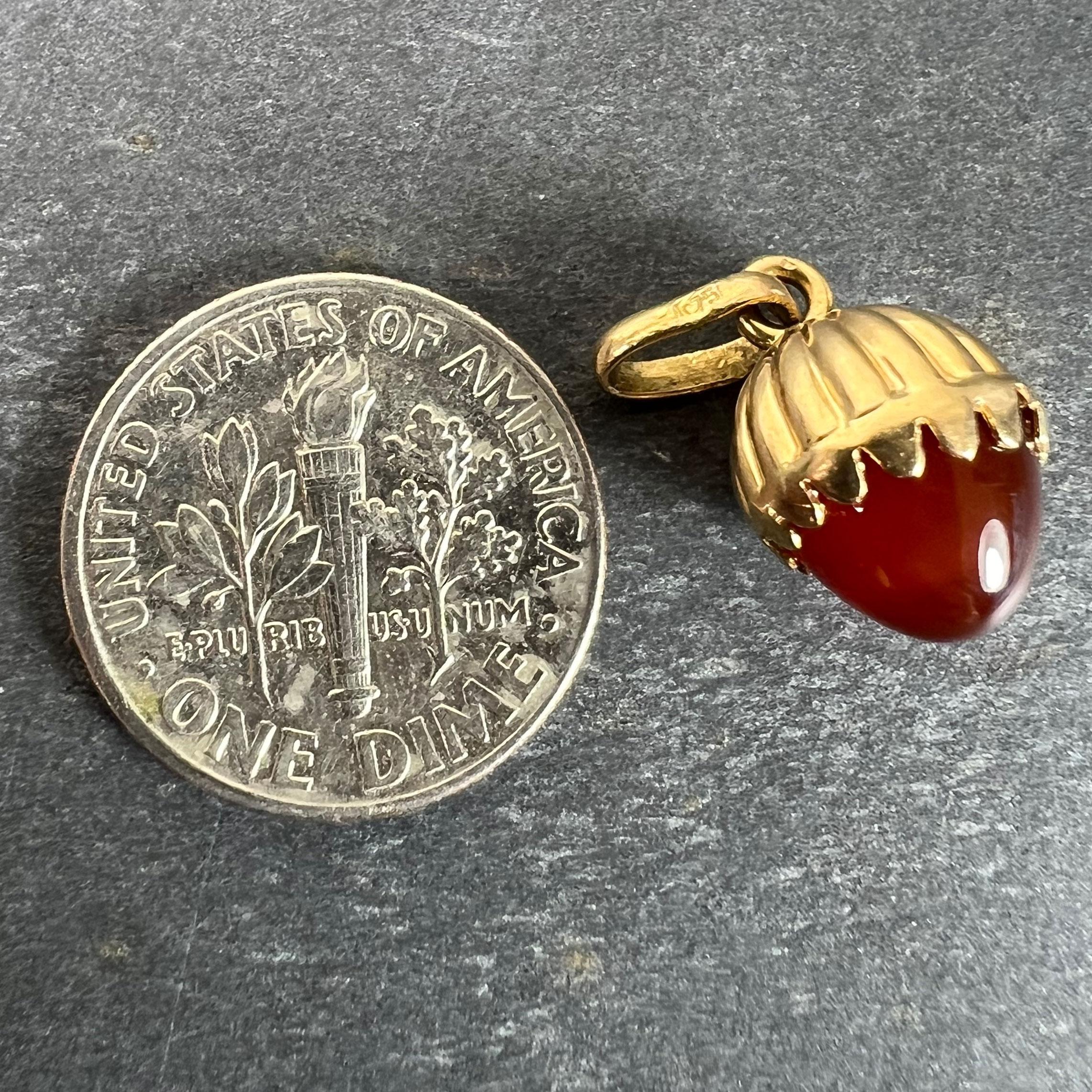 Petit pendentif en or jaune 18K avec breloques en cornaline et calcédoine en vente 5