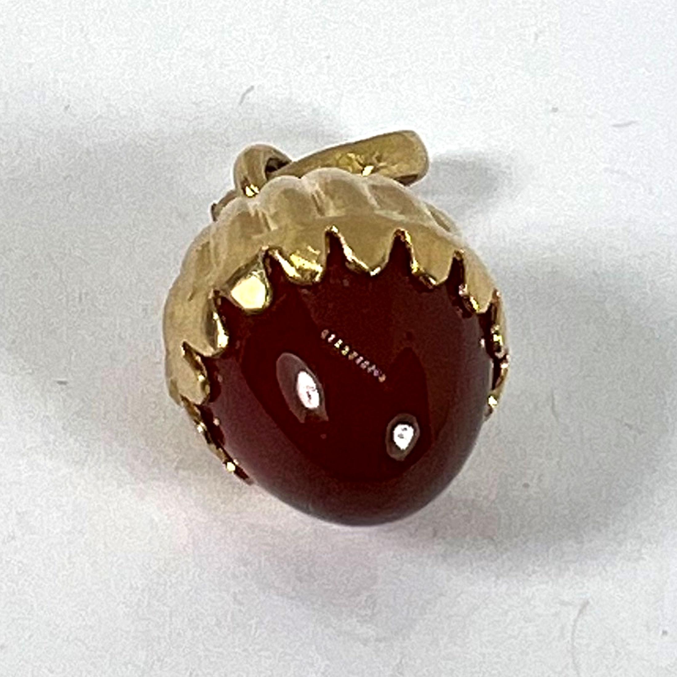 Petit pendentif en or jaune 18K avec breloques en cornaline et calcédoine en vente 9