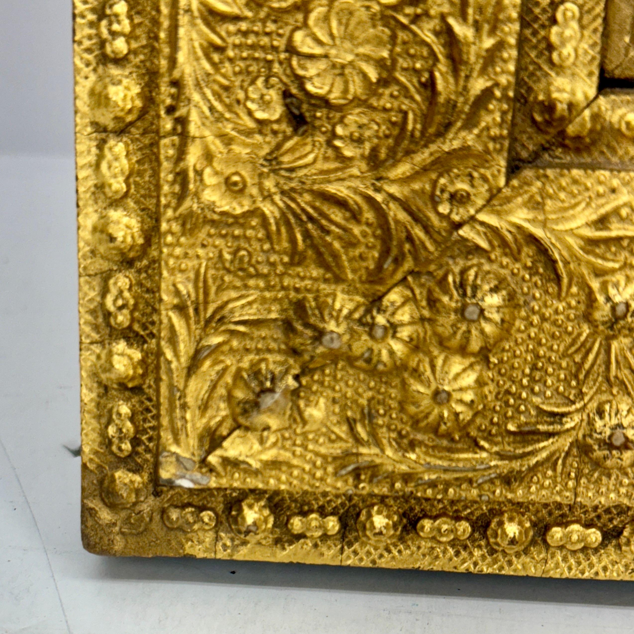 Kleiner italienischer antiker rechteckiger vergoldeter Rahmen aus dem 19. im Angebot 3