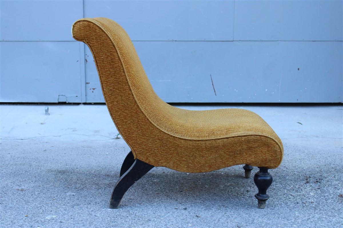 Italienischer Sessel aus gelbem Stoff mit Holzfüßen im Carlo Mollino-Stil im Angebot 5