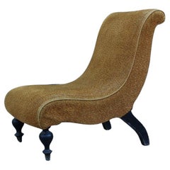 Poltroncina italiana in tessuto giallo con piedi in legno in stile Carlo Mollino