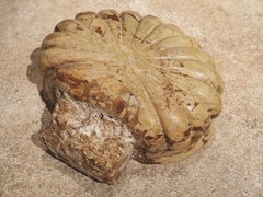 Petit bassin ou Vide Poche italien lobé en marbre beige et bourgogne